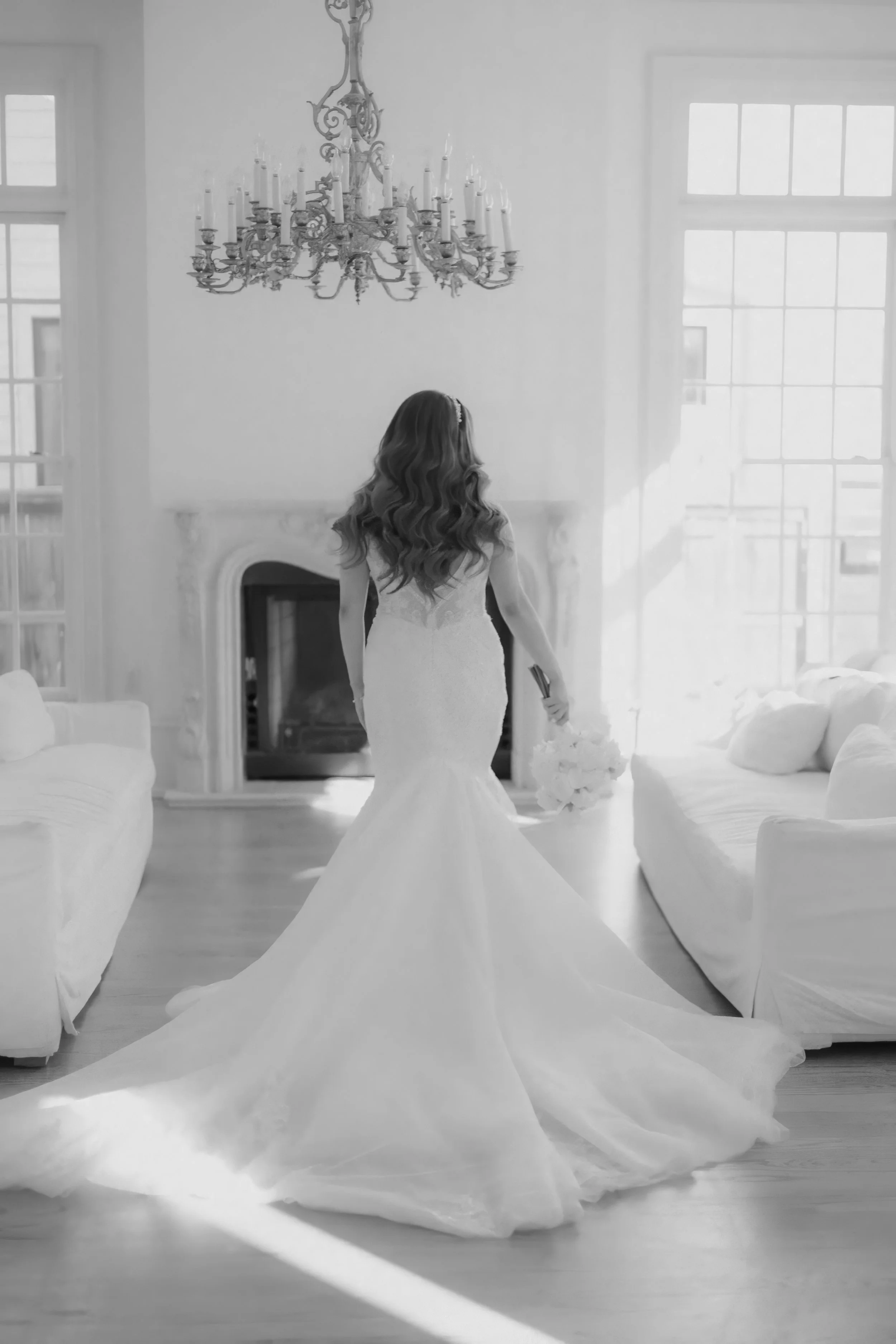 Houston & Texas Family, Couples, Newborn, Maternity, Bridal Photography – Black-and-white close-up of bride holding veil, Houston studio.