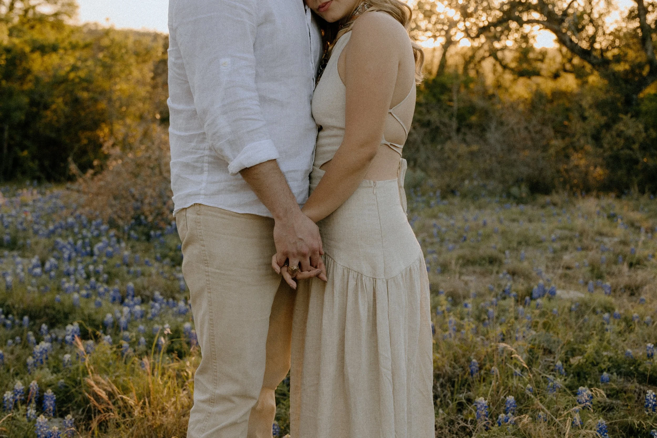 Houston & Texas Family, Couples, Newborn, Maternity, Bridal Photography – Romantic golden light couple portraits in Austin TX field.