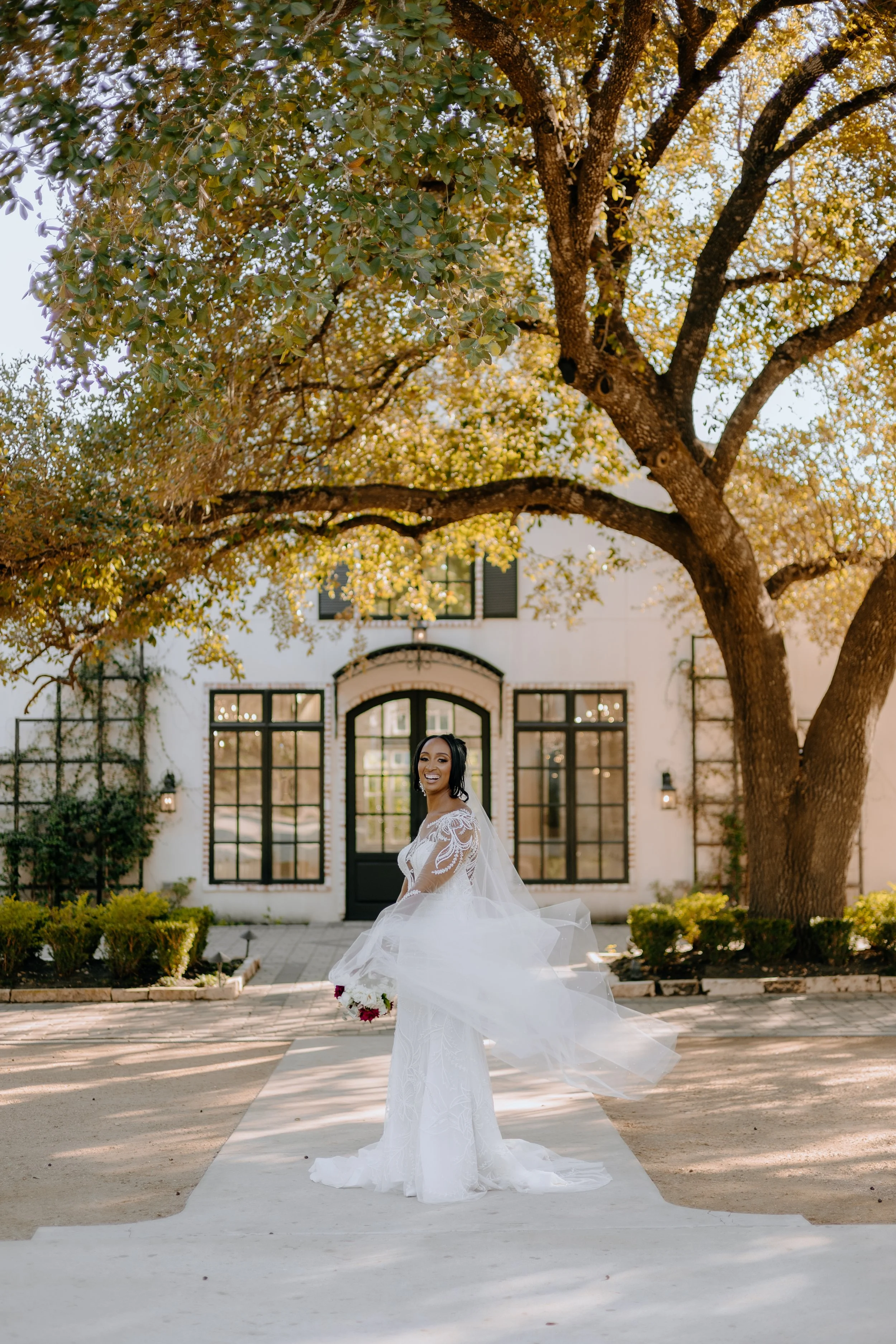 Houston & Texas Family, Couples, Newborn, Maternity, Bridal Photography – Bridal portraits under tree shade, The Woodlands TX.