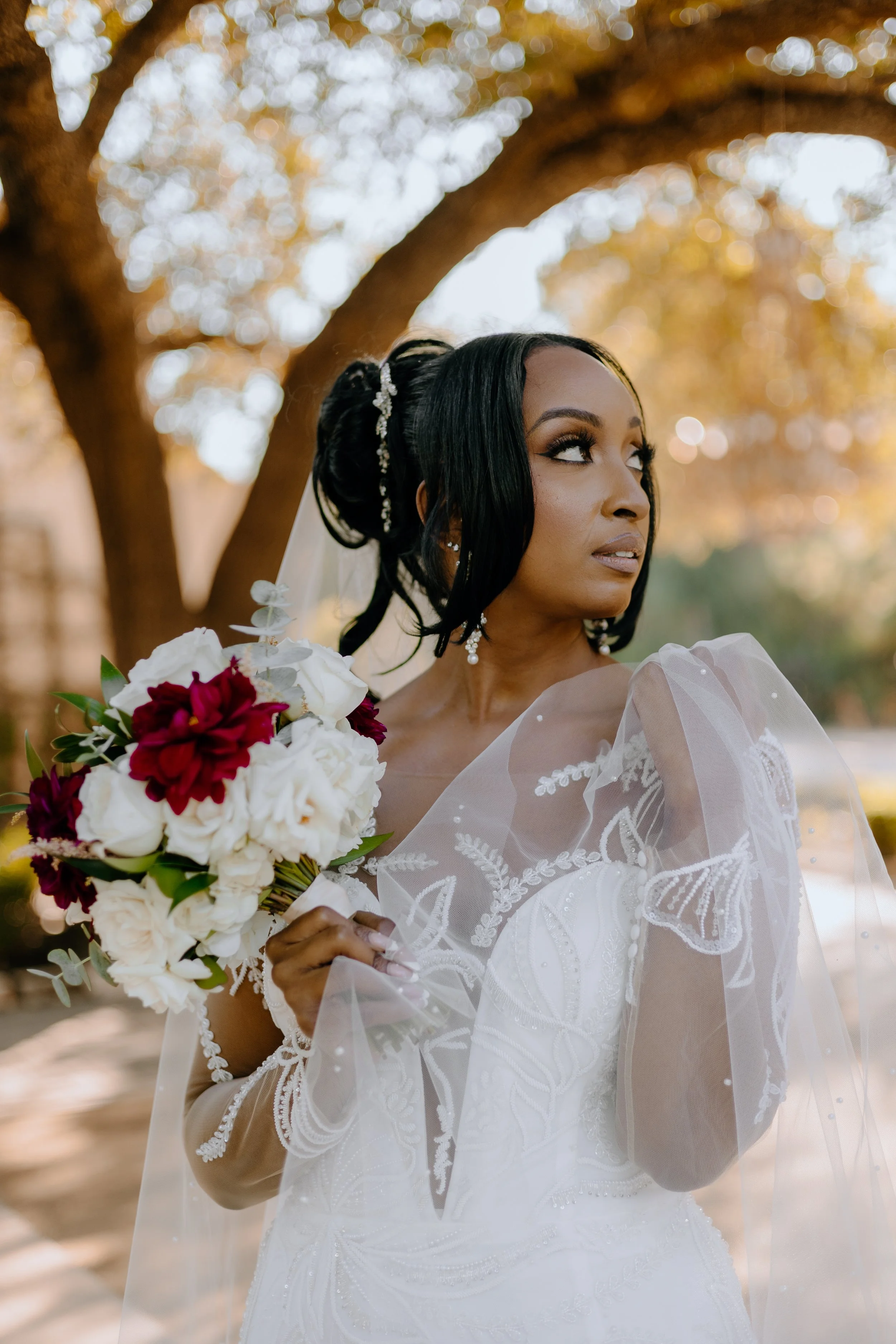 Houston & Texas Family, Couples, Newborn, Maternity, Bridal Photography – Bride with bouquet near tree, The Woodlands TX bridal portraits.