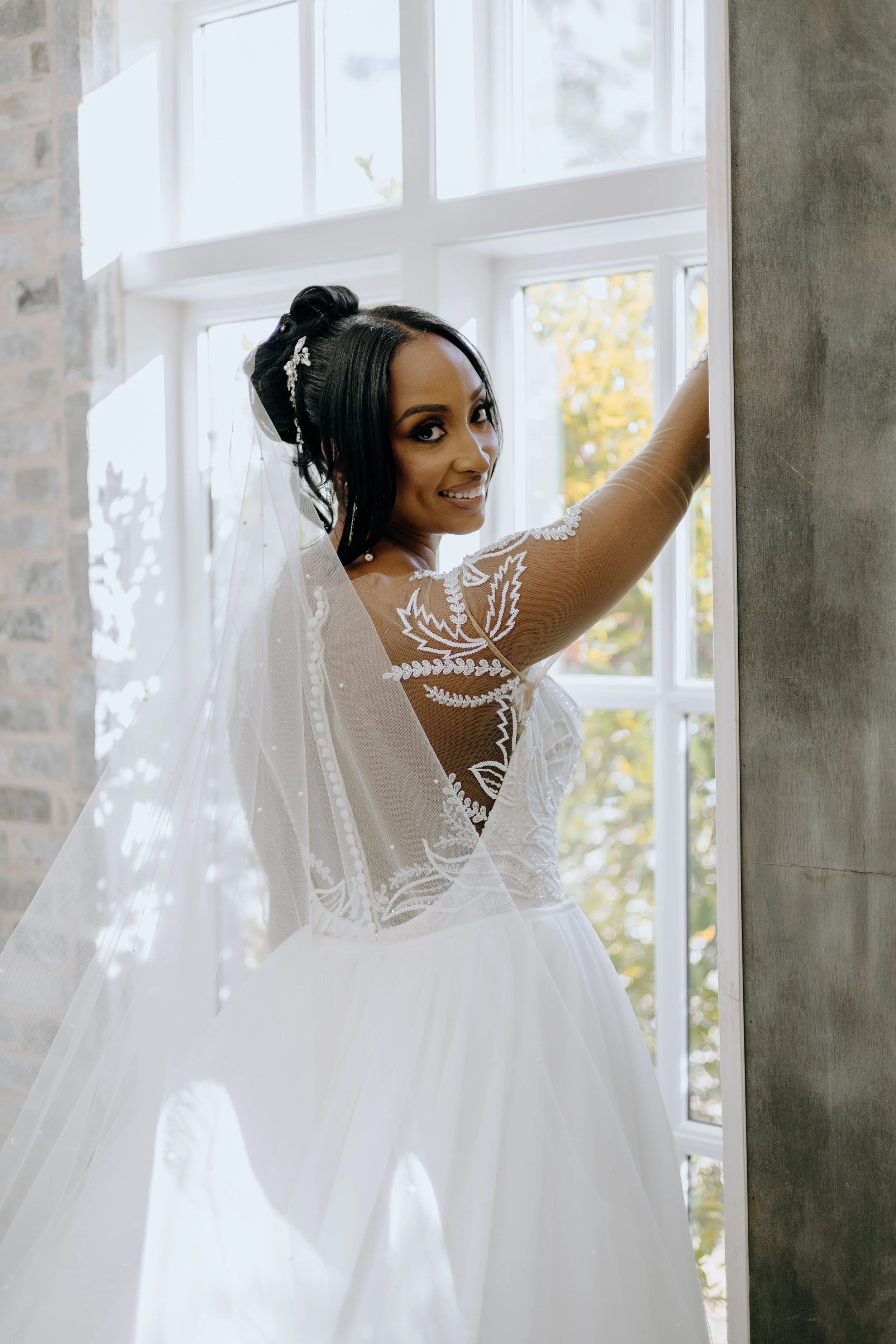 Houston & Texas Family, Couples, Newborn, Maternity, Bridal Photography – Indoor bridal portrait near window light, The Woodland