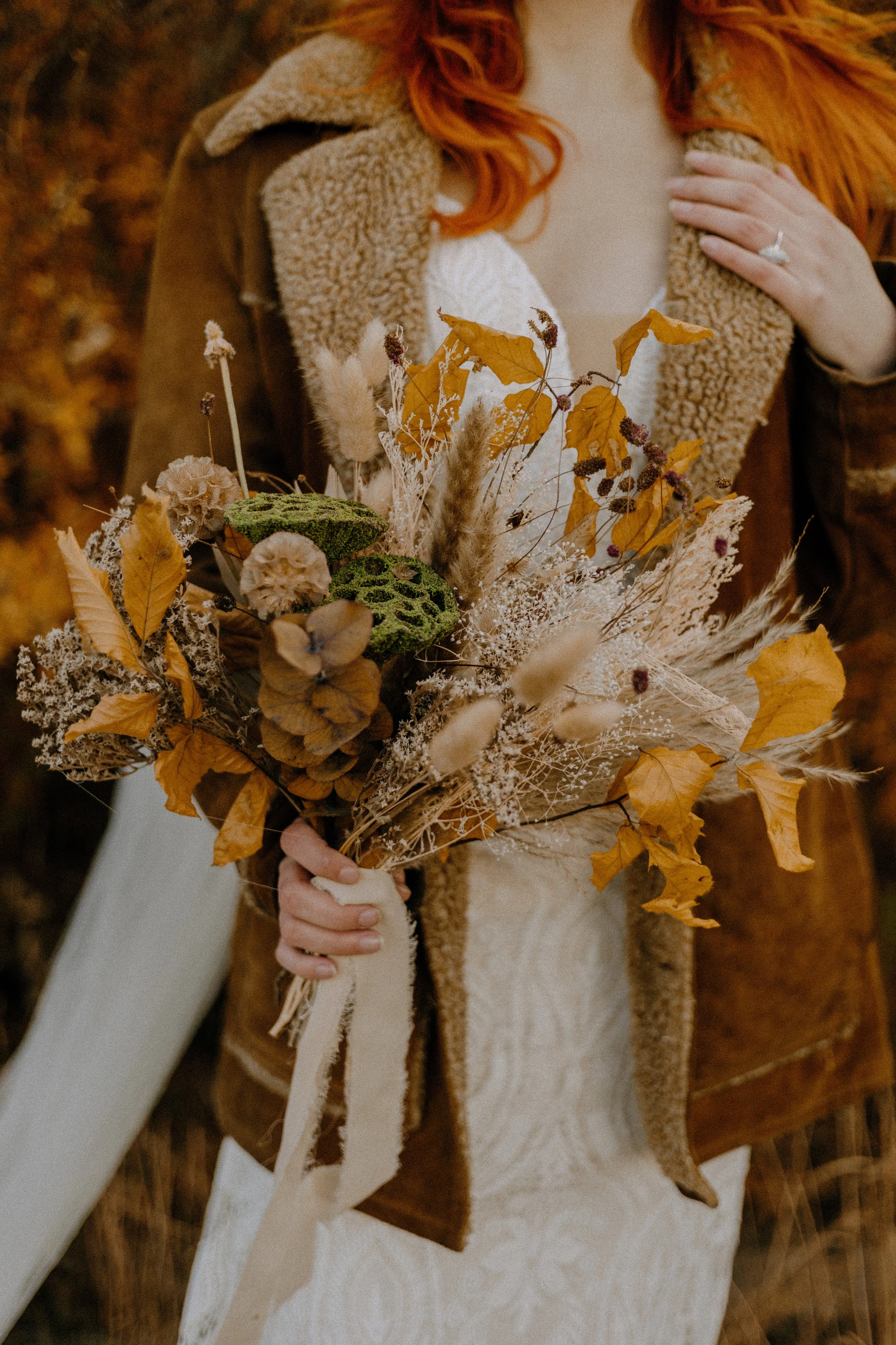 Houston & Texas Wedding & Elopement Photography – Bride holding dried fall bouquet near Echo Lake Colorado elopement.