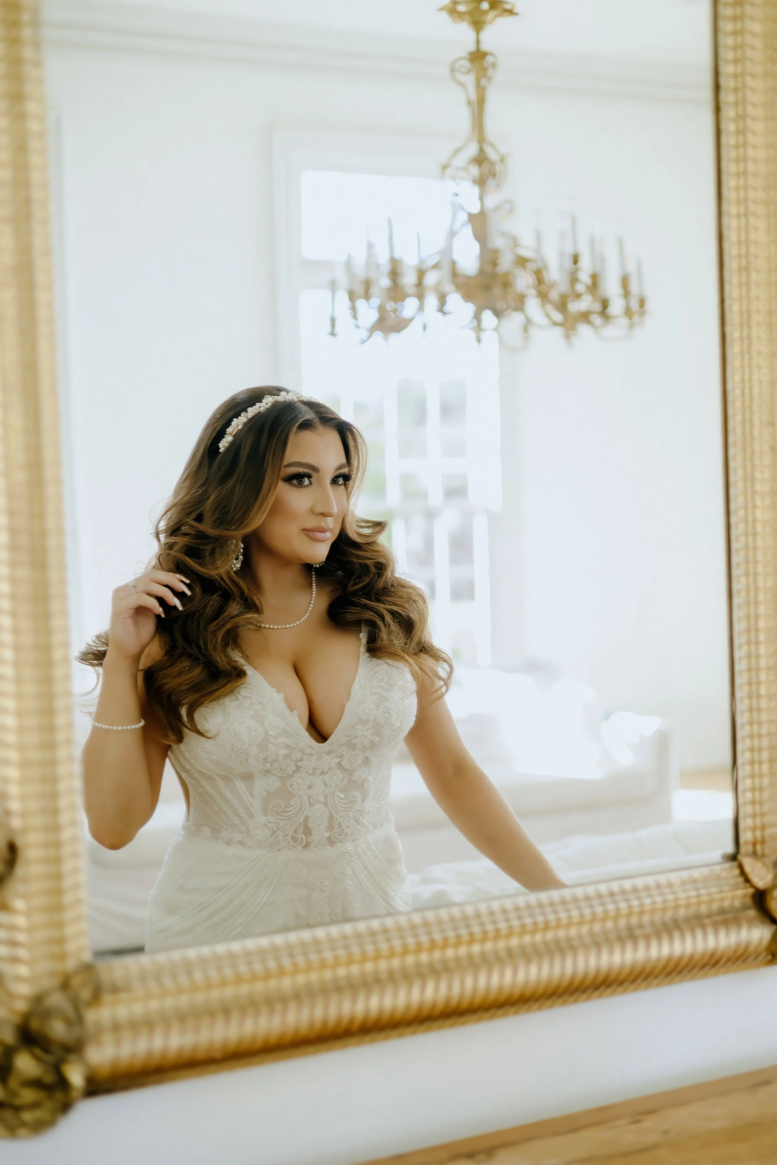 Houston & Texas Family, Couples, Newborn, Maternity, Bridal Photography – Black-and-white mirror reflection bridal portrait, Houston venue.