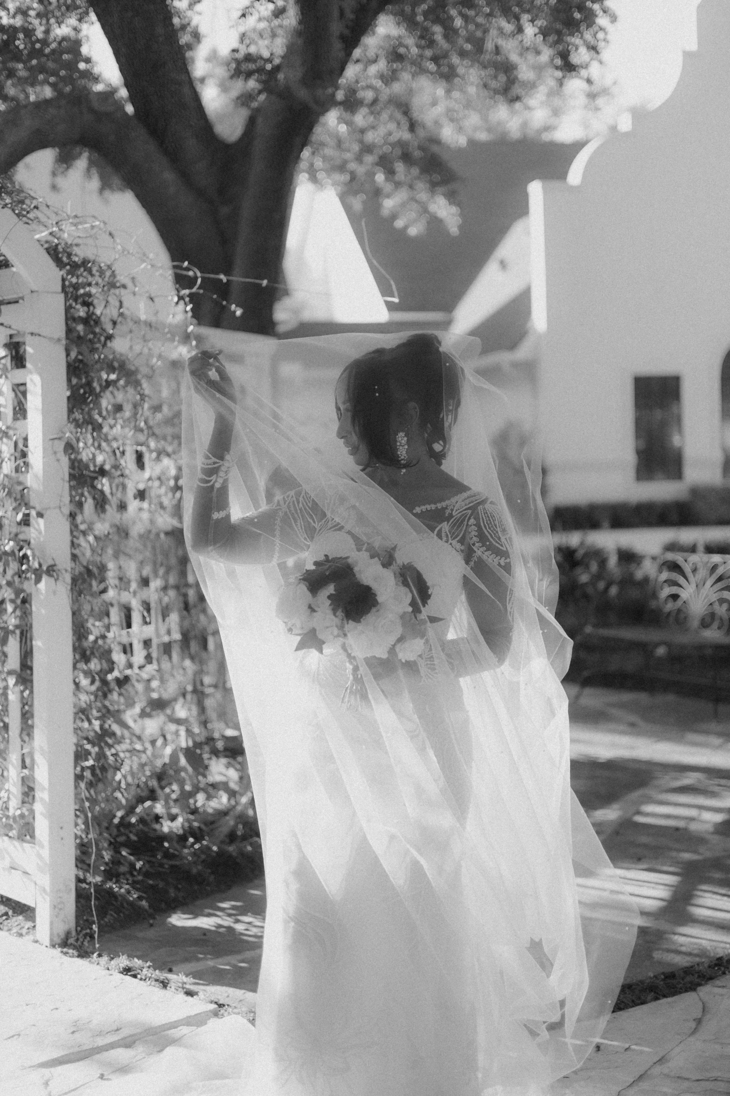 Houston & Texas Family, Couples, Newborn, Maternity, Bridal Photography – Bridal veil silhouette, black and white photo, The Woodlands TX.