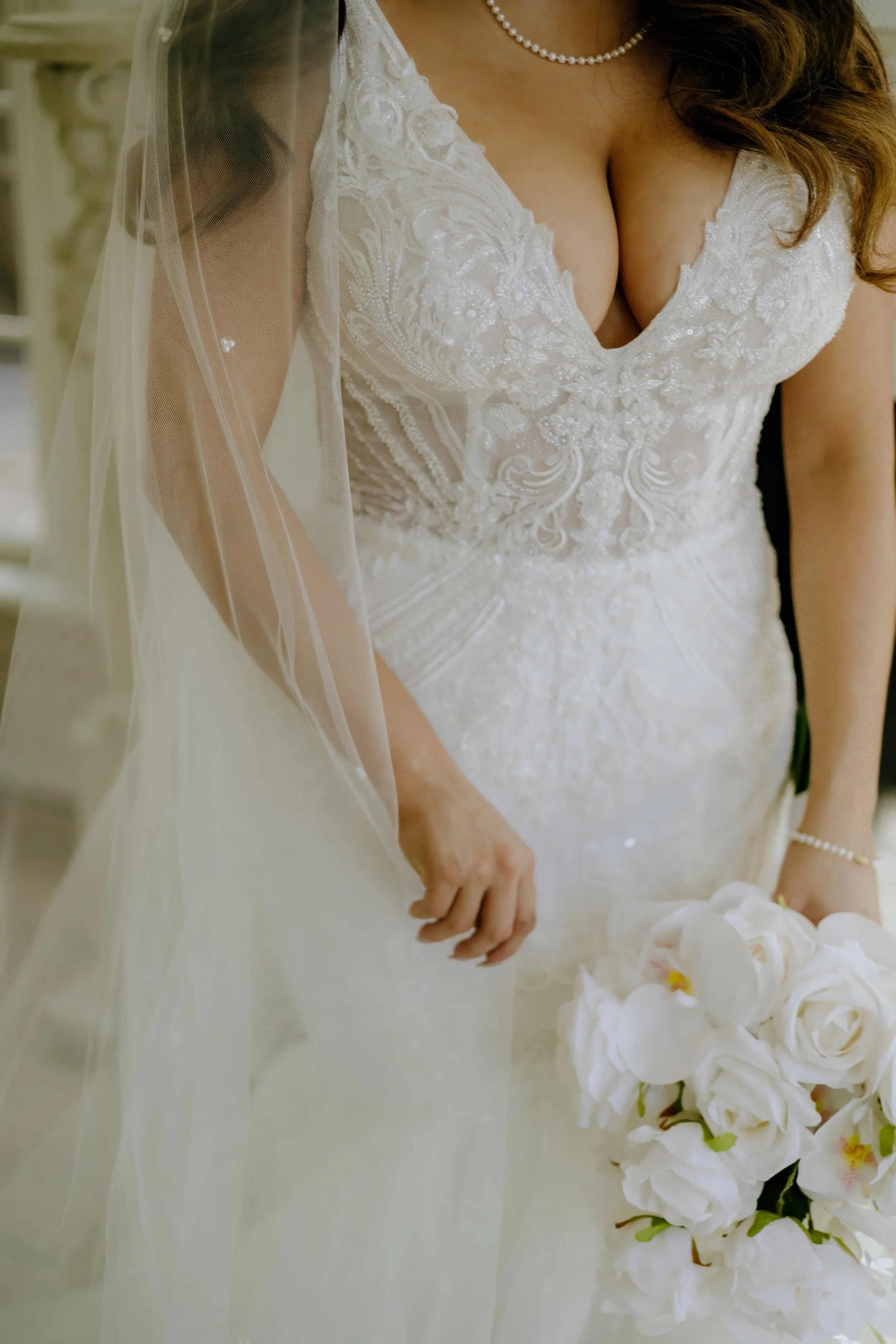 Houston & Texas Family, Couples, Newborn, Maternity, Bridal Photography – Bride’s bouquet resting on veil, Houston studio elegance.