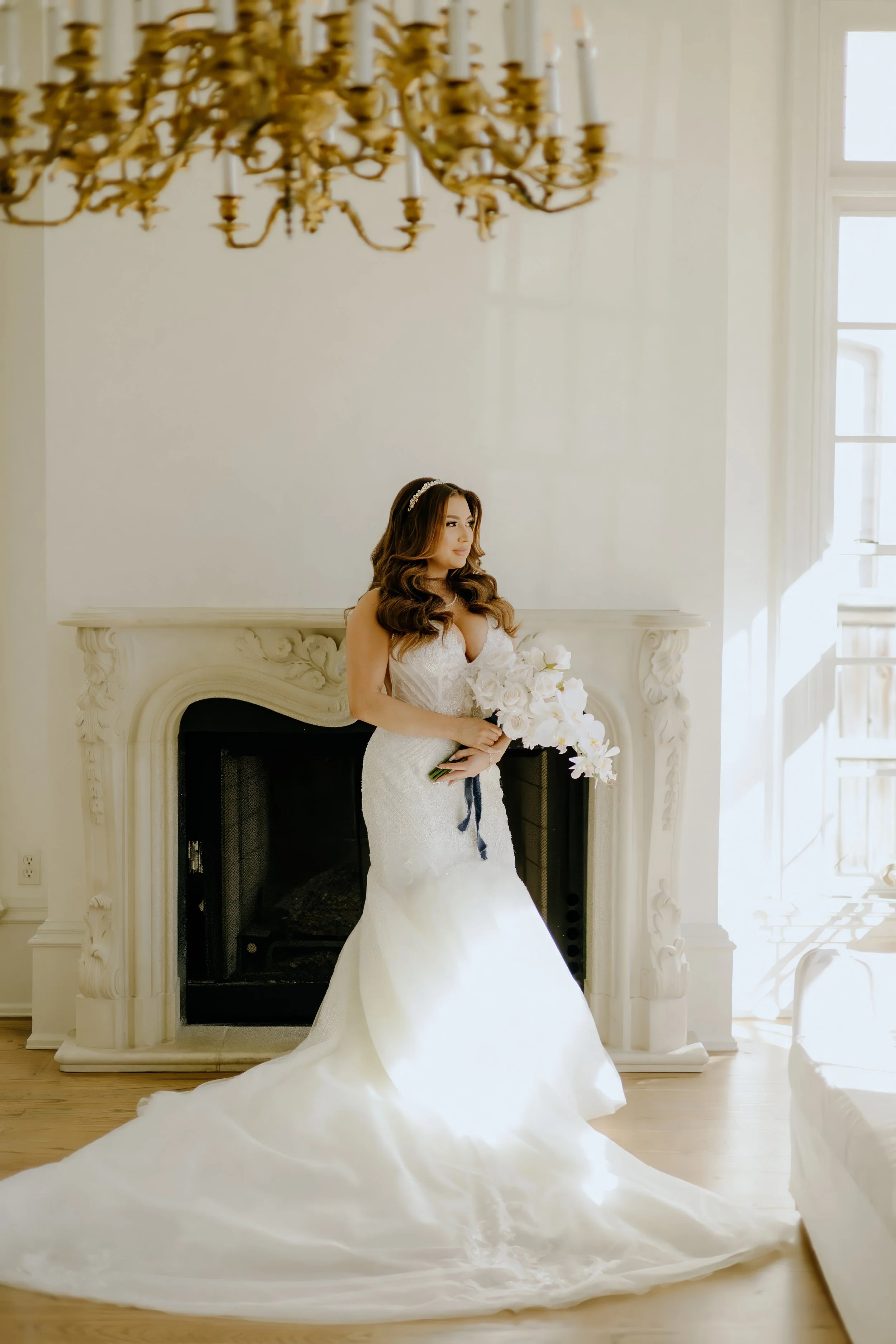 Houston & Texas Family, Couples, Newborn, Maternity, Bridal Photography – Bride framed in golden mirror reflection, Houston white-and-gold space.