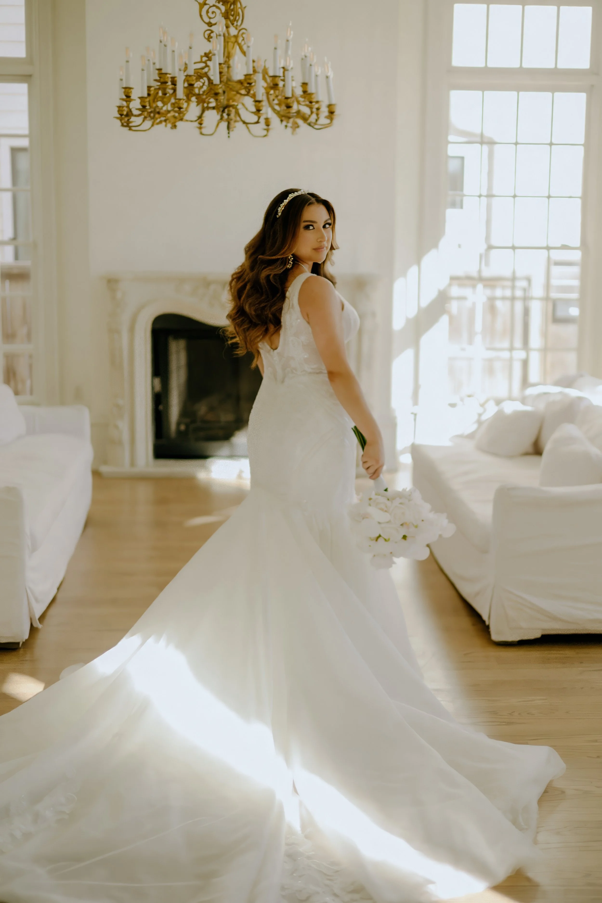 Houston & Texas Family, Couples, Newborn, Maternity, Bridal Photography – Bride showing wedding ring with veil softly framing, Houston.