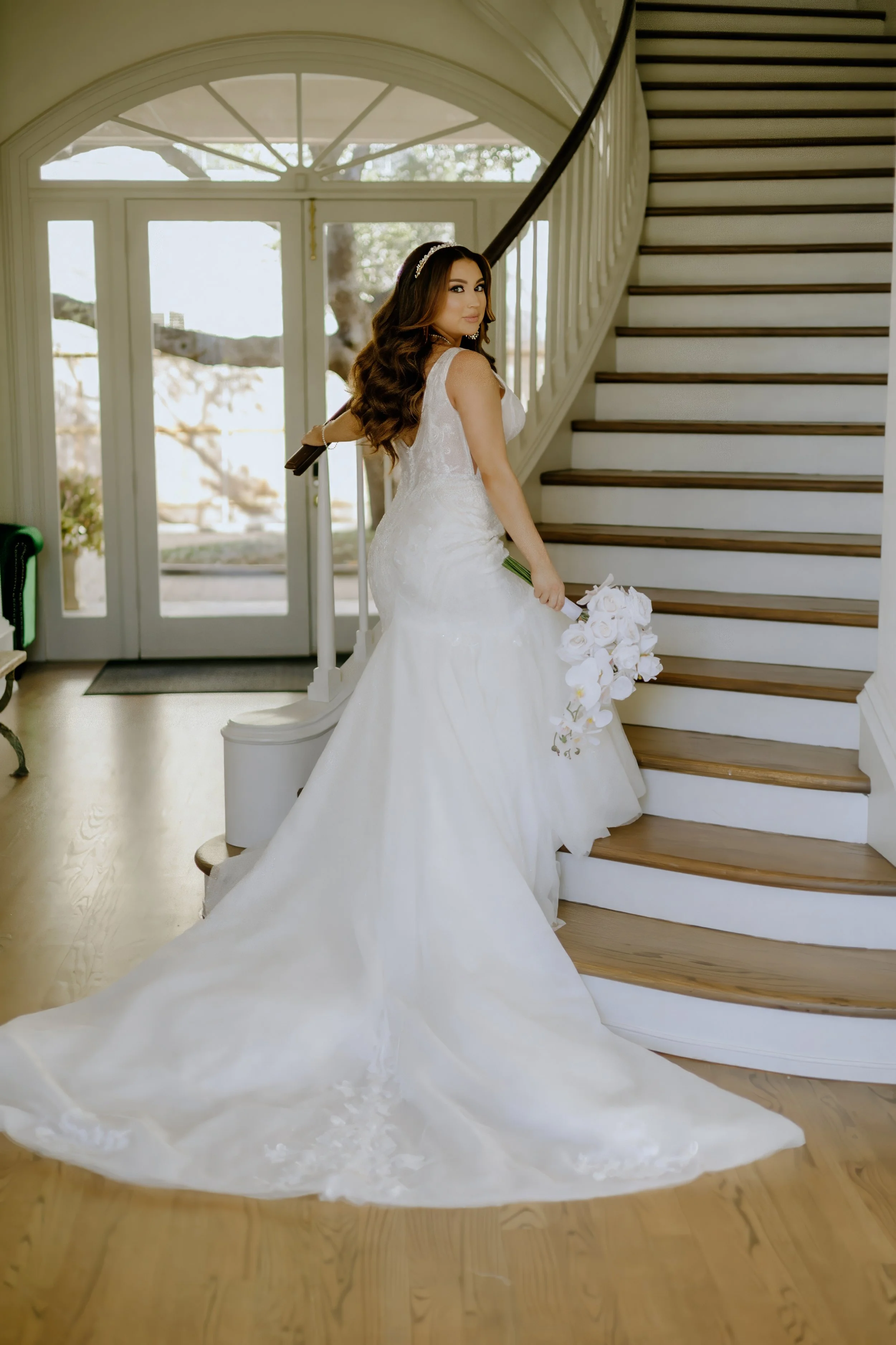 Houston & Texas Family, Couples, Newborn, Maternity, Bridal Photography – Elegant full-length bridal portrait on staircase, Houston venue.