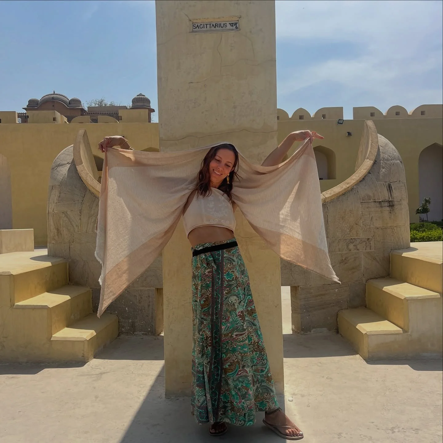 🌿 Hello 👋 I&rsquo;m Clare &mdash; a traveller, teacher, and guide of inner 🌀 + outer worlds 🌍 

My passion for yoga, holistic wellbeing + adventure has led me from tropical jungles to snowy forests, from London life to the Kent countryside &mdash