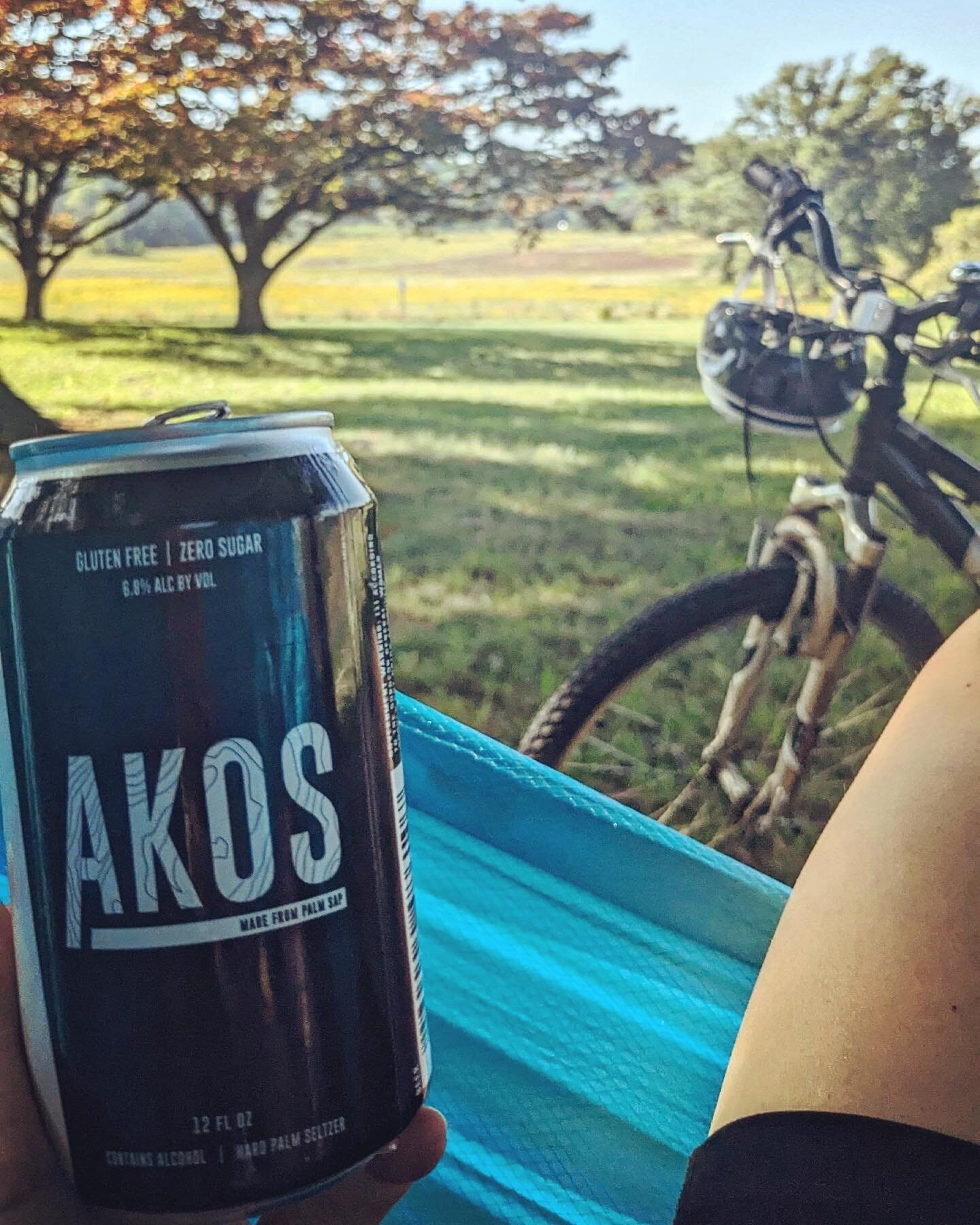 Falling for Akos? 🍂🎃
.
The natural amber color and crisp flavor of our palm sap seltzer pairs delightfully with 
.
Dead leaves 🍁
Dark evenings 🥀
Spooky weekends 👻
.
drinkakos.com/where-to-buy
.
#philadelphia #roadie #hardseltzer