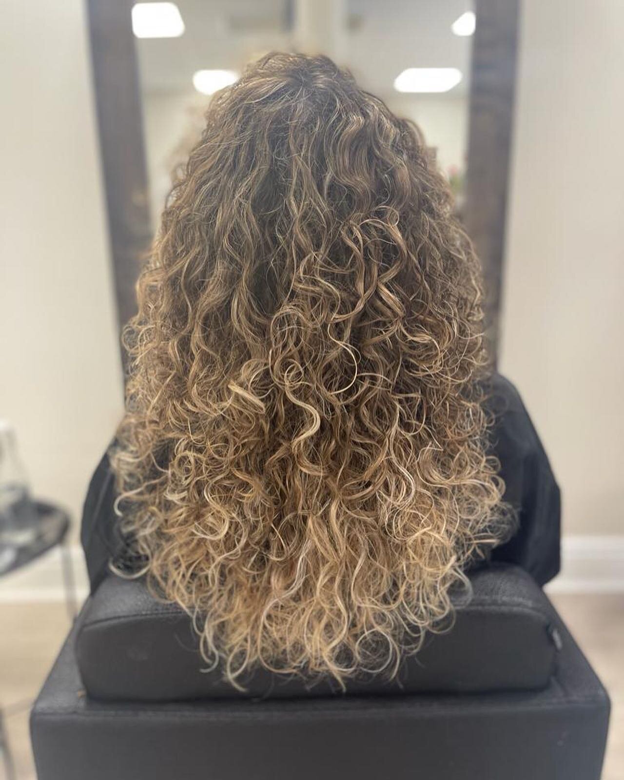 Who runs the world? 

✨ C U R L S ✨

📱 0151 236 5421
💻 www.dothair.co.uk

#dothairliverpool #lorealpro #lorealpro #iamahairartist #iamahairartistwin #frenchbalayage #frenchglossing #liverpoolsalon #liverpoolhair #liverpoolhairdressers #liverpoolsty