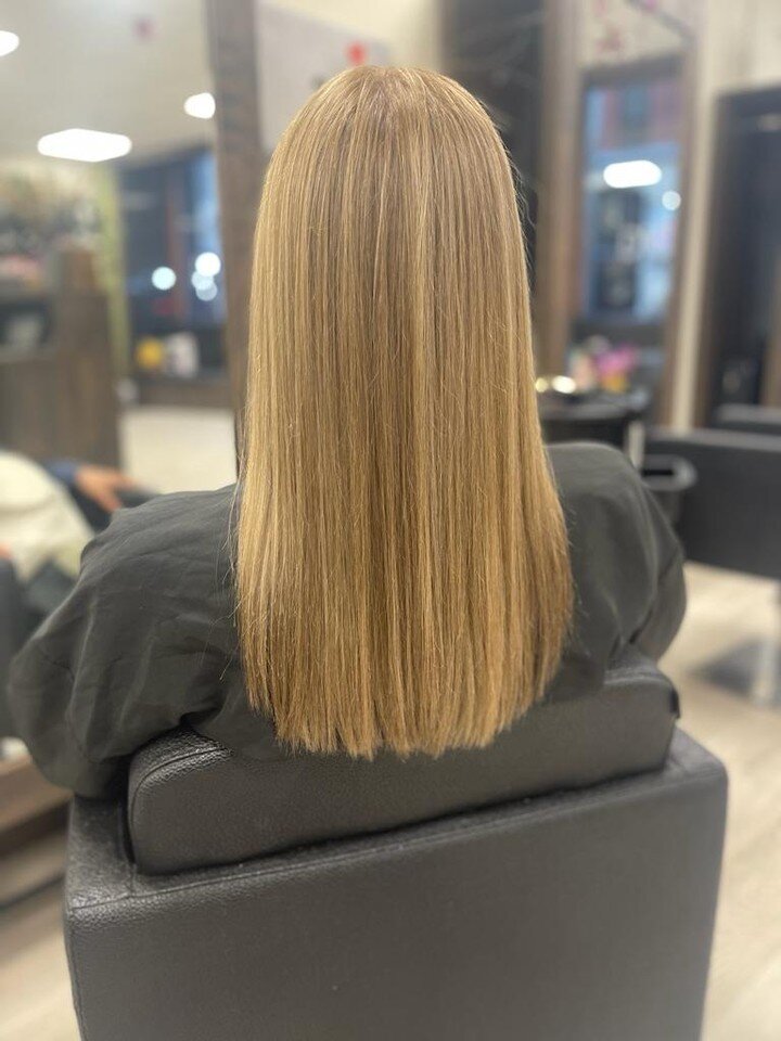 &ldquo;Life is an endless struggle full of frustrations and challenges, but eventually you find a hairstylist that understands you.&rdquo; 😉

#dothairliverpool #lorealpro #lorealpro #iamahairartist #iamahairartistwin #frenchbalayage #frenchglossing 