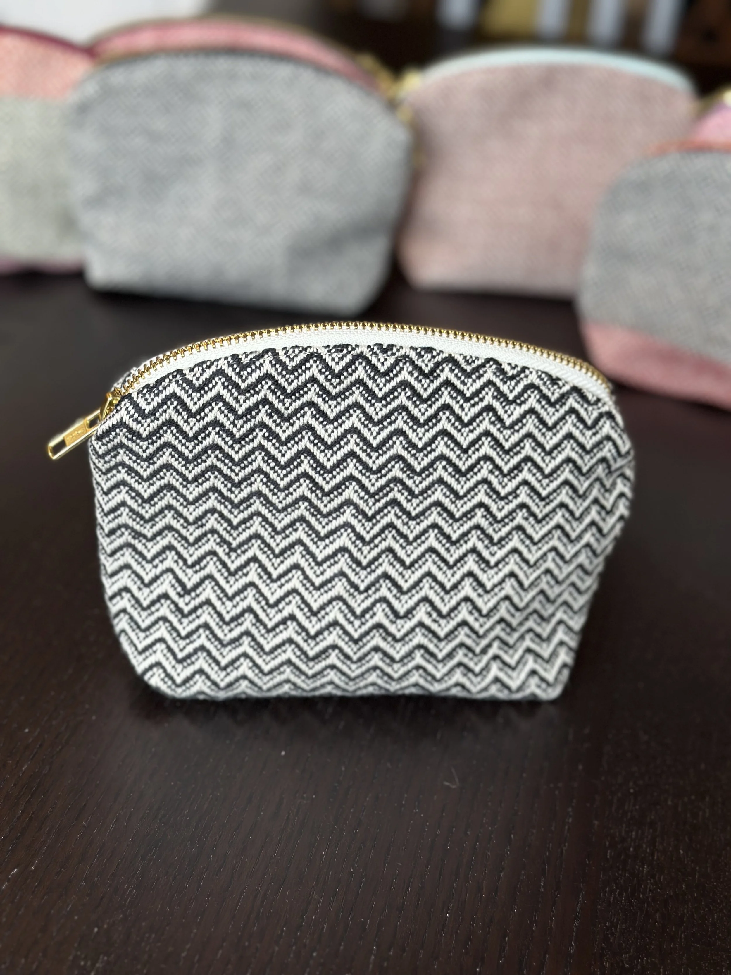 Zipper pouch black with cream zipper