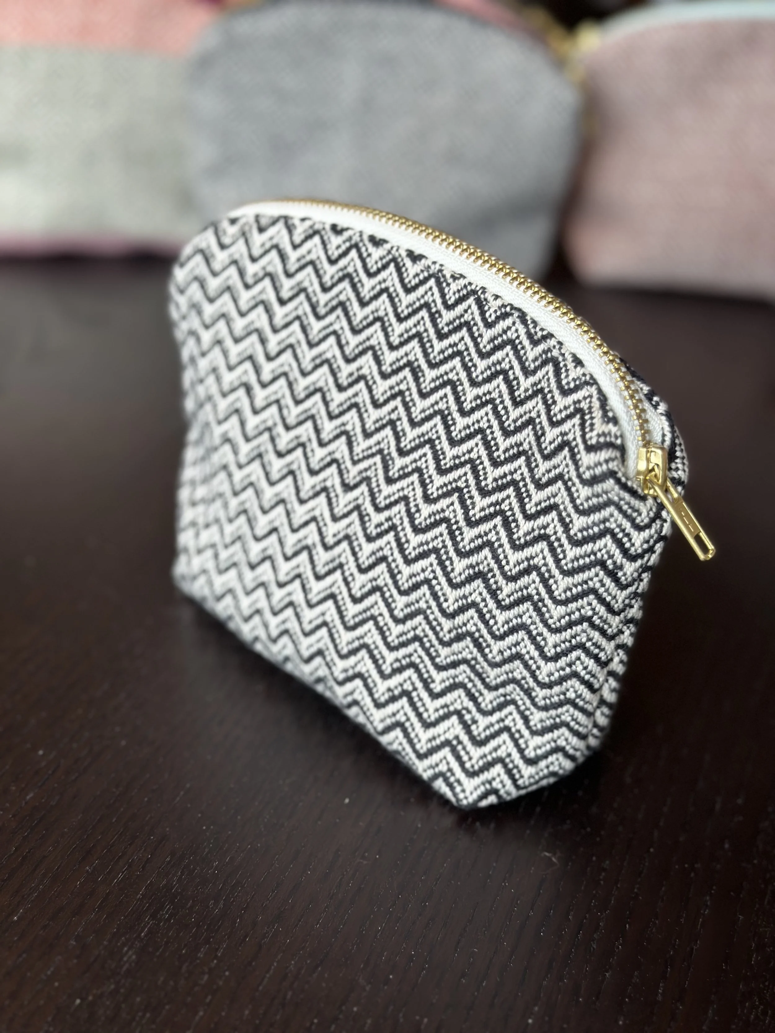 Zipper pouch black with cream zipper