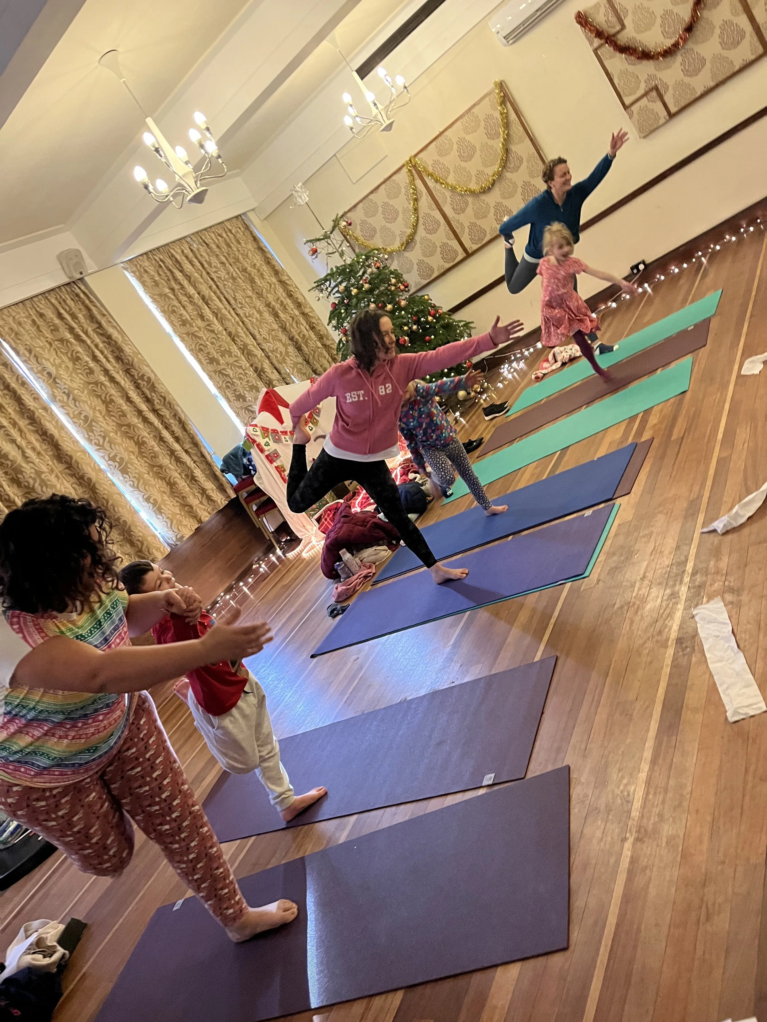 christmas kids yoga19.jpeg