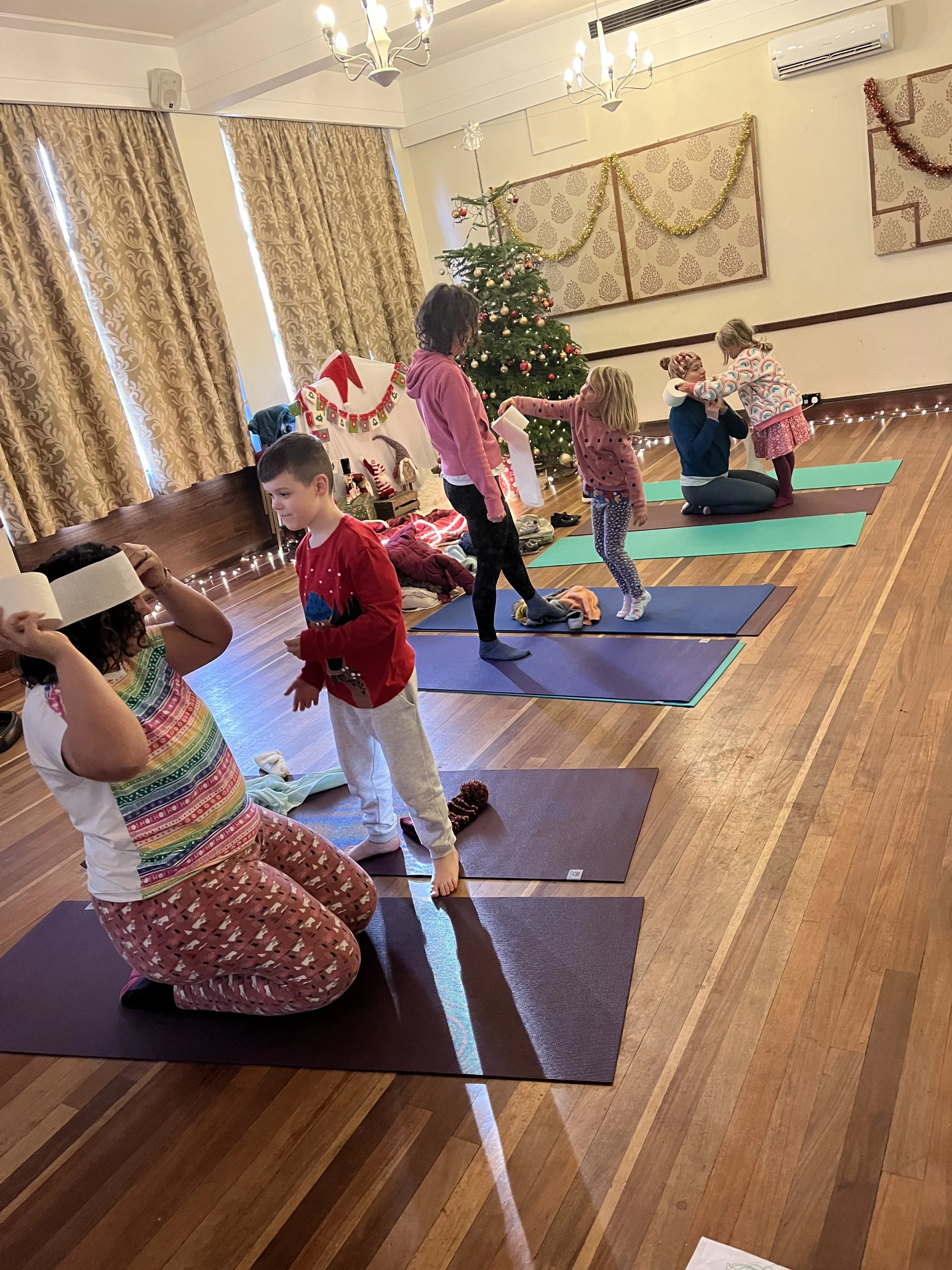 christmas kids yoga17.jpeg