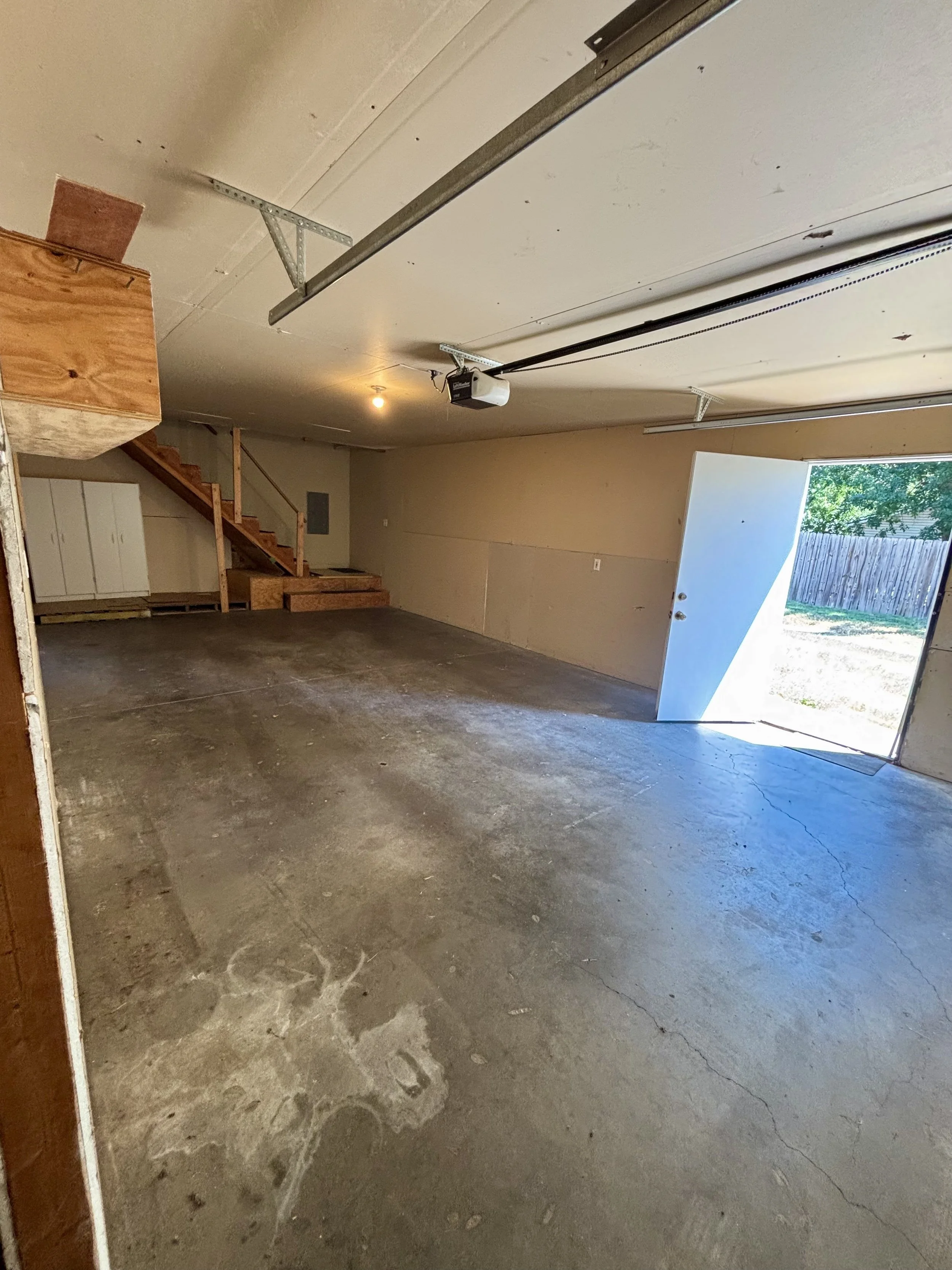 Garage 1.jpg