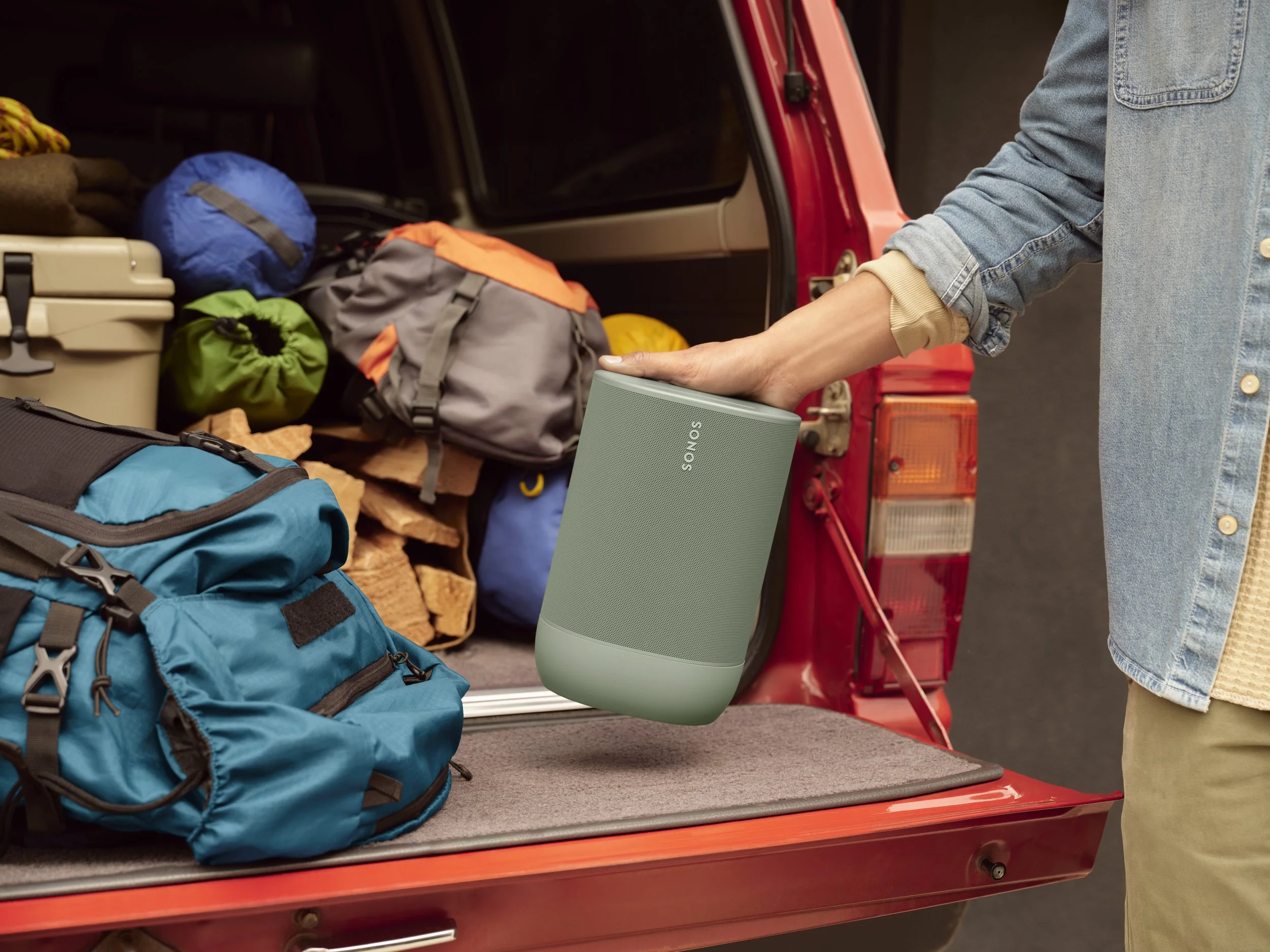 CJ_Sonos_Prima_EvergreenStills_230316_Car_Camp_Prep_122_v04_HR.jpg