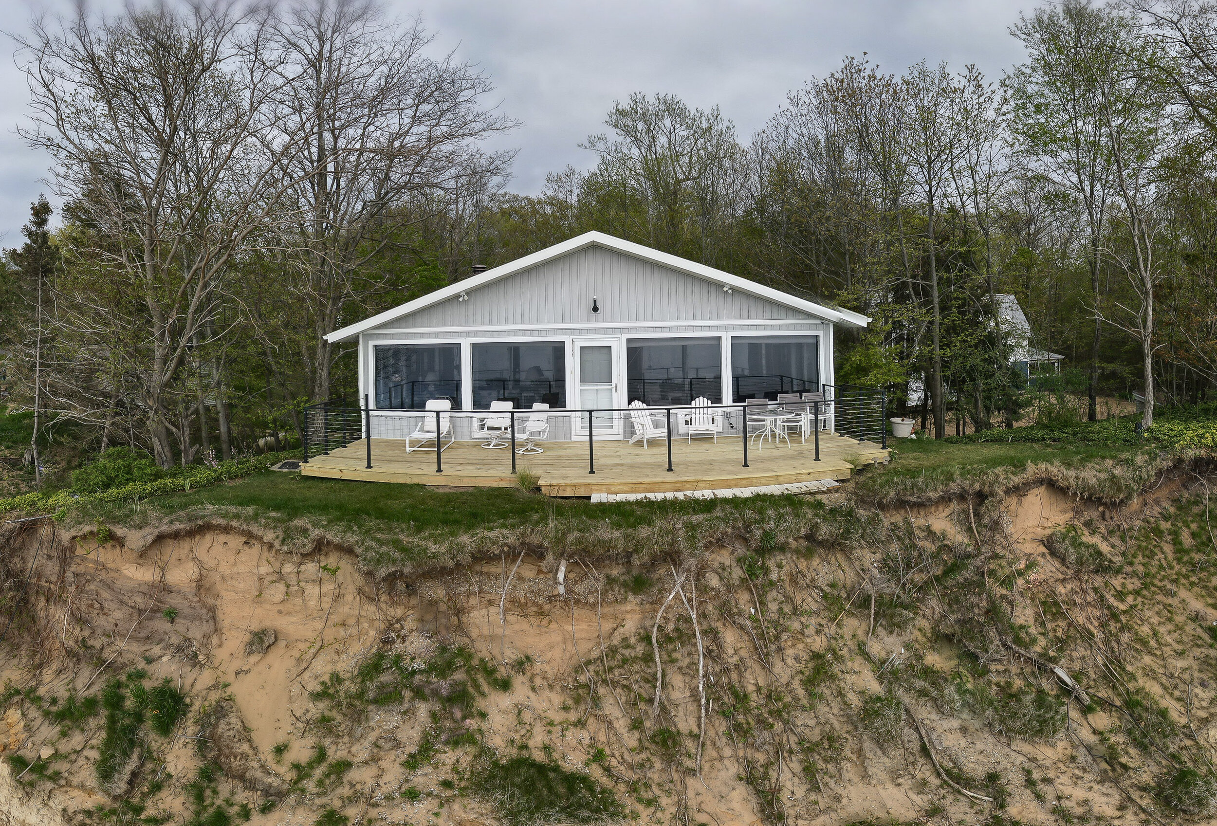 Lake House — South Haven King