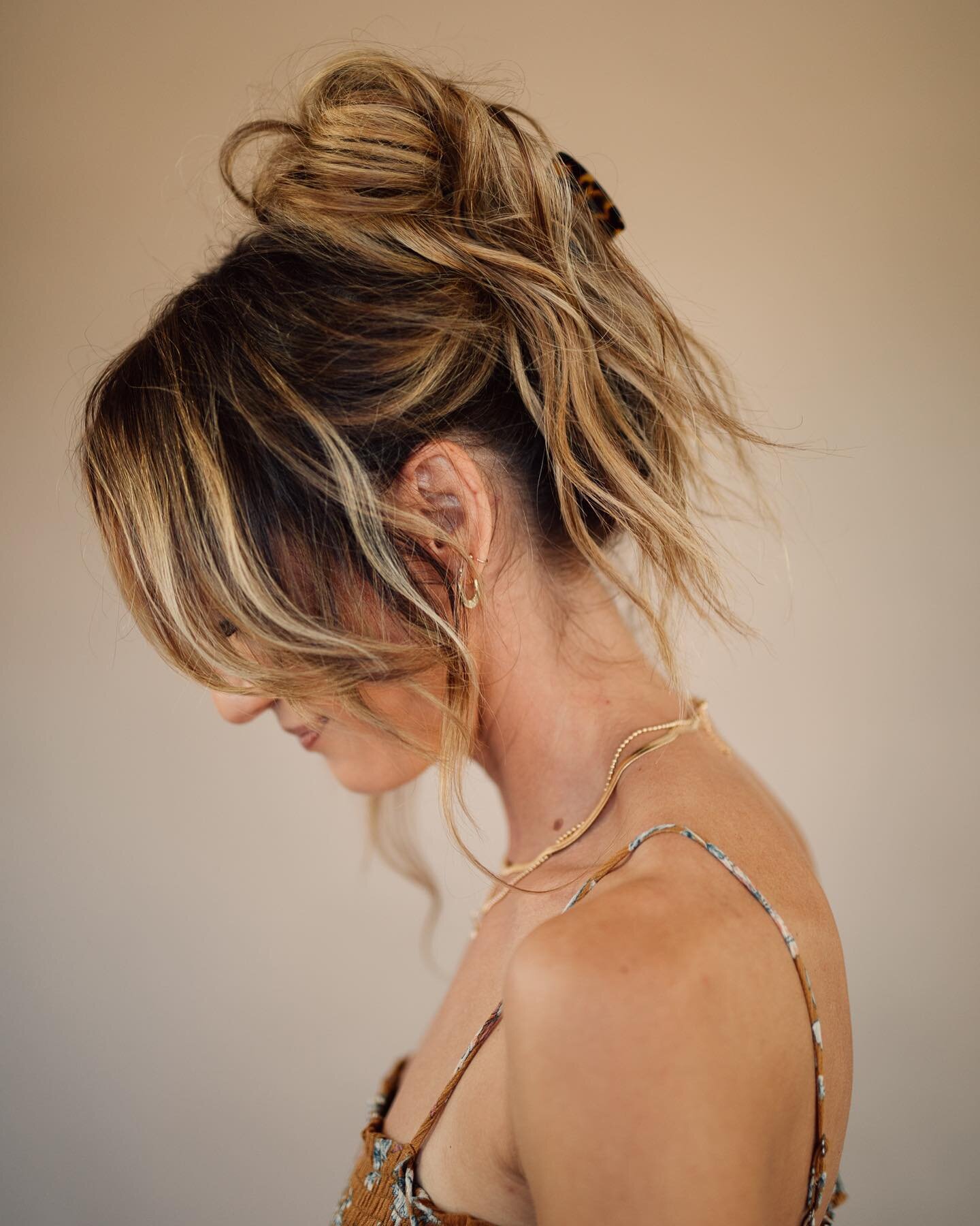 The perfect low maintenance look. Just twist, clip and go! For me the messier the better ✨ 
Photos by @taliapashey 
Jewelry by @pasheybella 
#hairstyles #hairstyleinspo #hairclips #hairideas #beyondtheponytail #updo #updohairstyles #mauisalon #mauiha