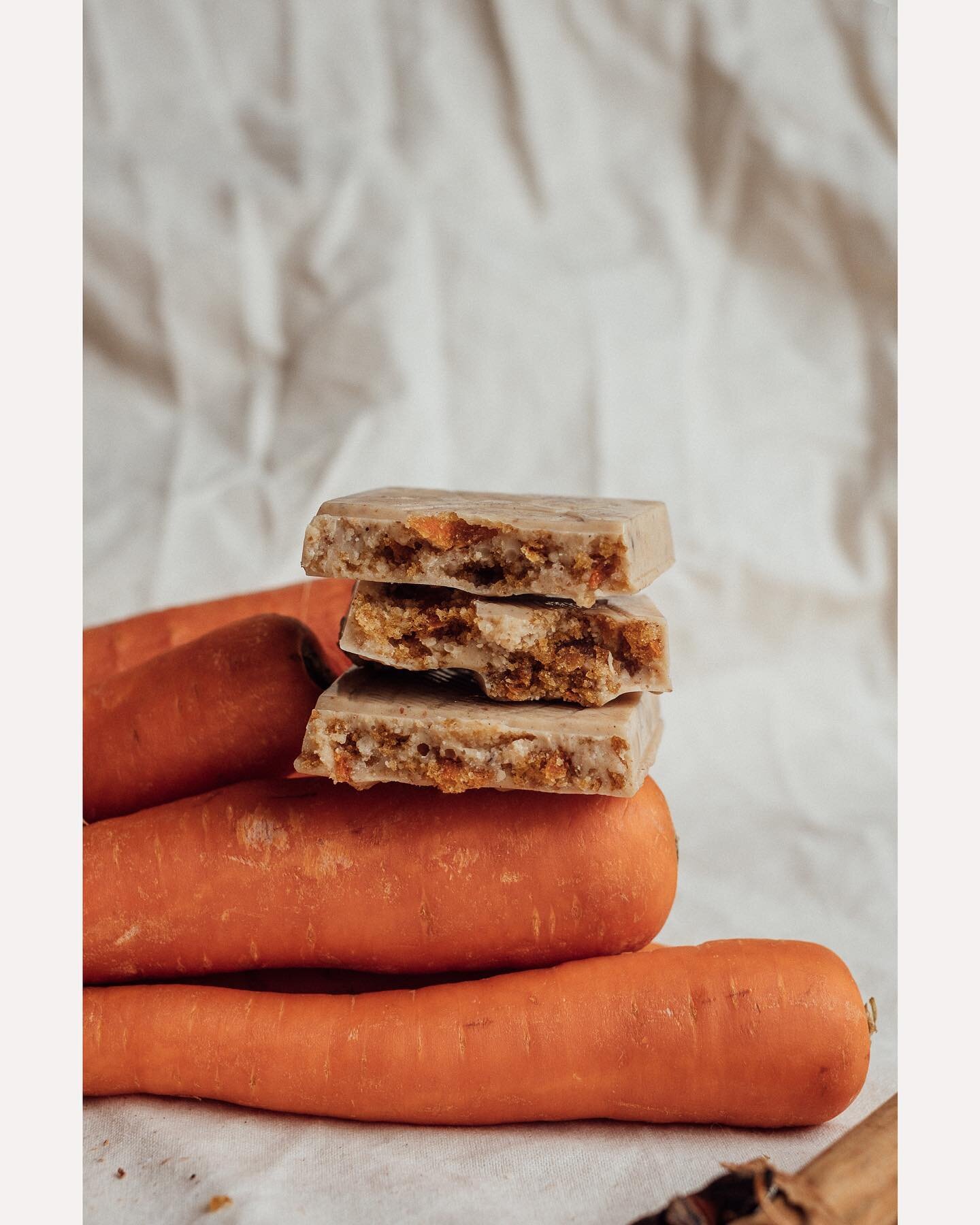 when you&rsquo;re craving cake and chocolate but don&rsquo;t want to compromise, say hello to our carrot cake white chocolate block 👋🏼😍
#porquenolosdos #planetcocoa
