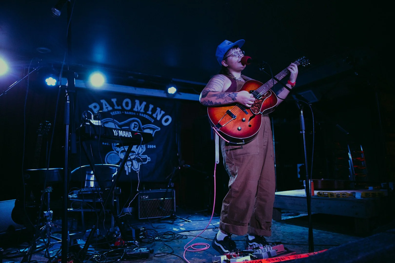 Performance at Palomino Smokehouse. Photo by Em Medland-Marchen. 2022.