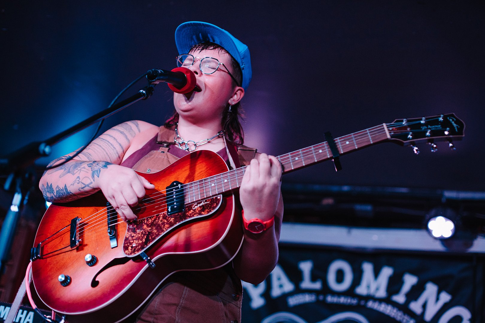 Performance at Palomino Smokehouse. Photo by Em Medland-Marchen. 2022.
