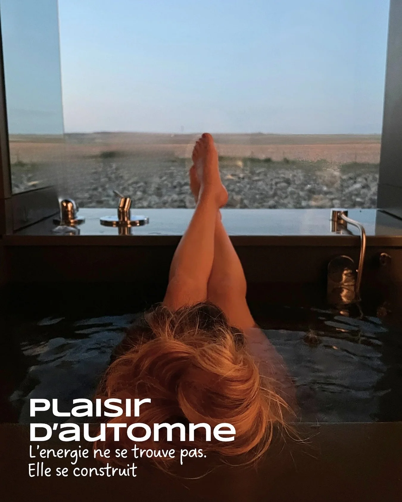 Plaisir d'automne. 
Hier, je te parlais de ce que ton corps te murmure à l'automne. 
Aujourd'hui, je te montre comment je l'écoute. 
Quand le temps est gris et humide, je n'ai qu'une envie sauter dans mon bain. Encore plus quand la ba