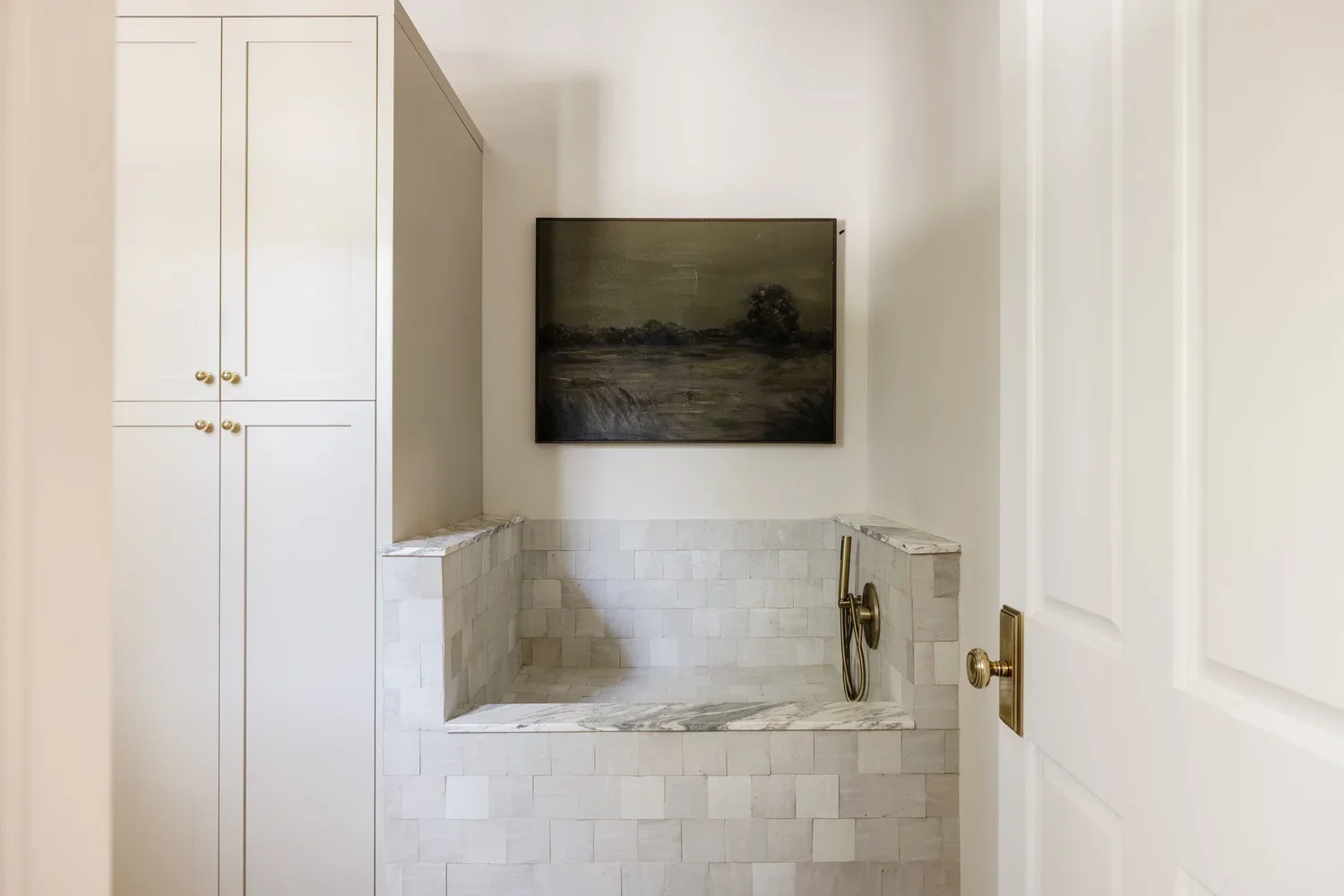 LITTLE RAVEN DOG WASHING STATION.webp