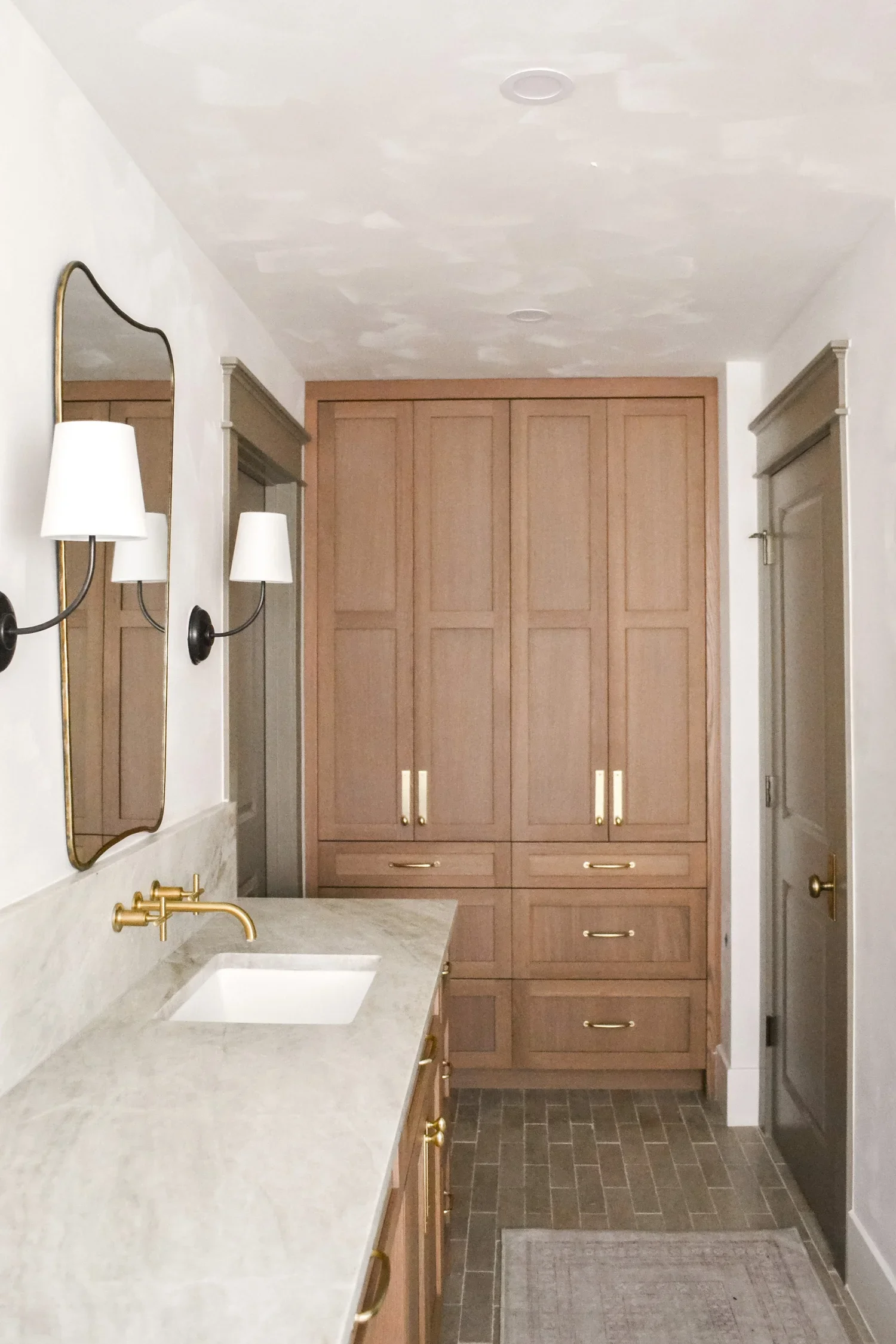 BLUE HERON MASTER BATH CLOSET.webp