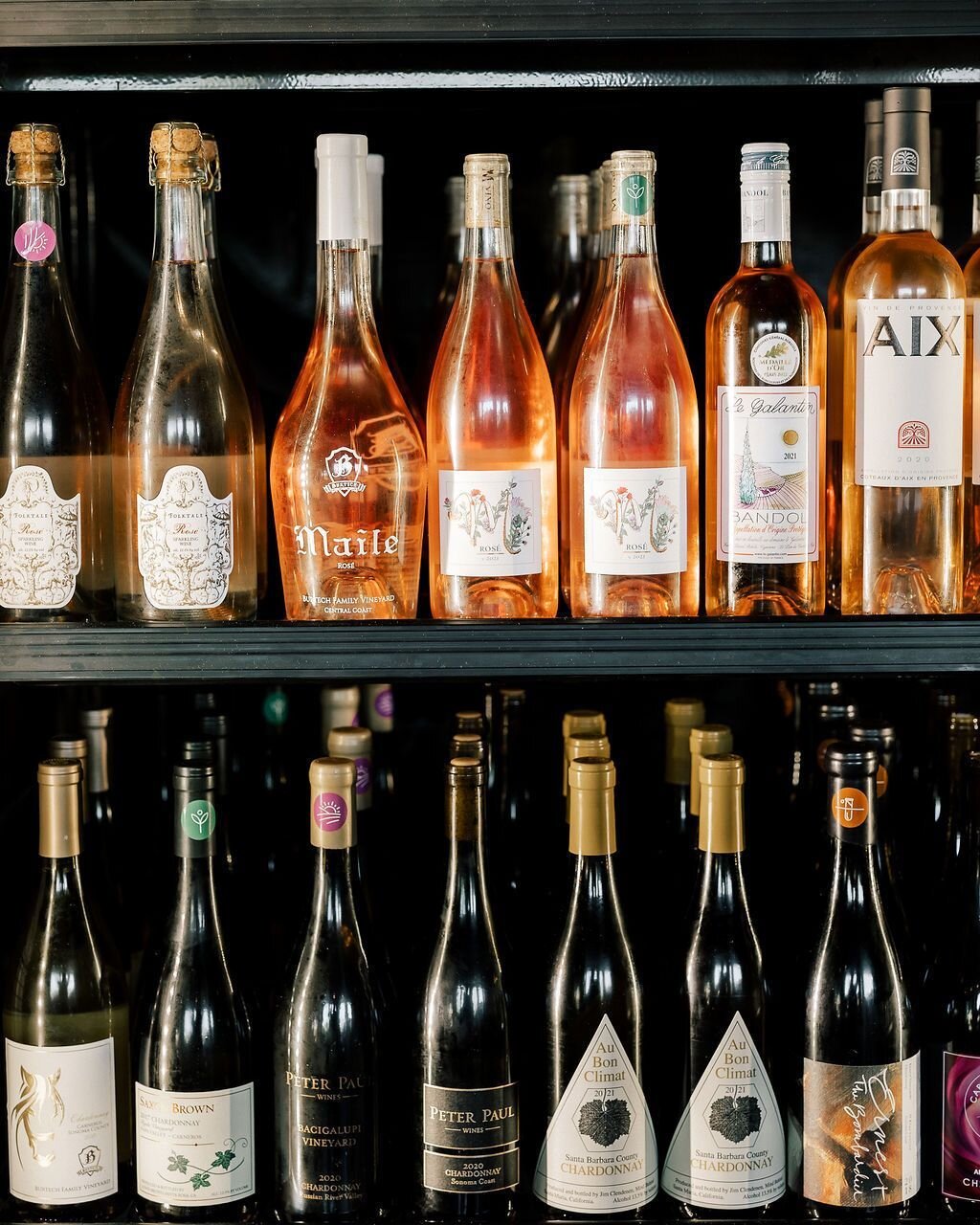 If the walls of MRKT SPACE could talk, they would tell you it&rsquo;s time for a drink. We carry a small, but spectacular selection of wine from local and international producers. ✨ Gone are the days of standing in a never-ending aisle, staring at a 