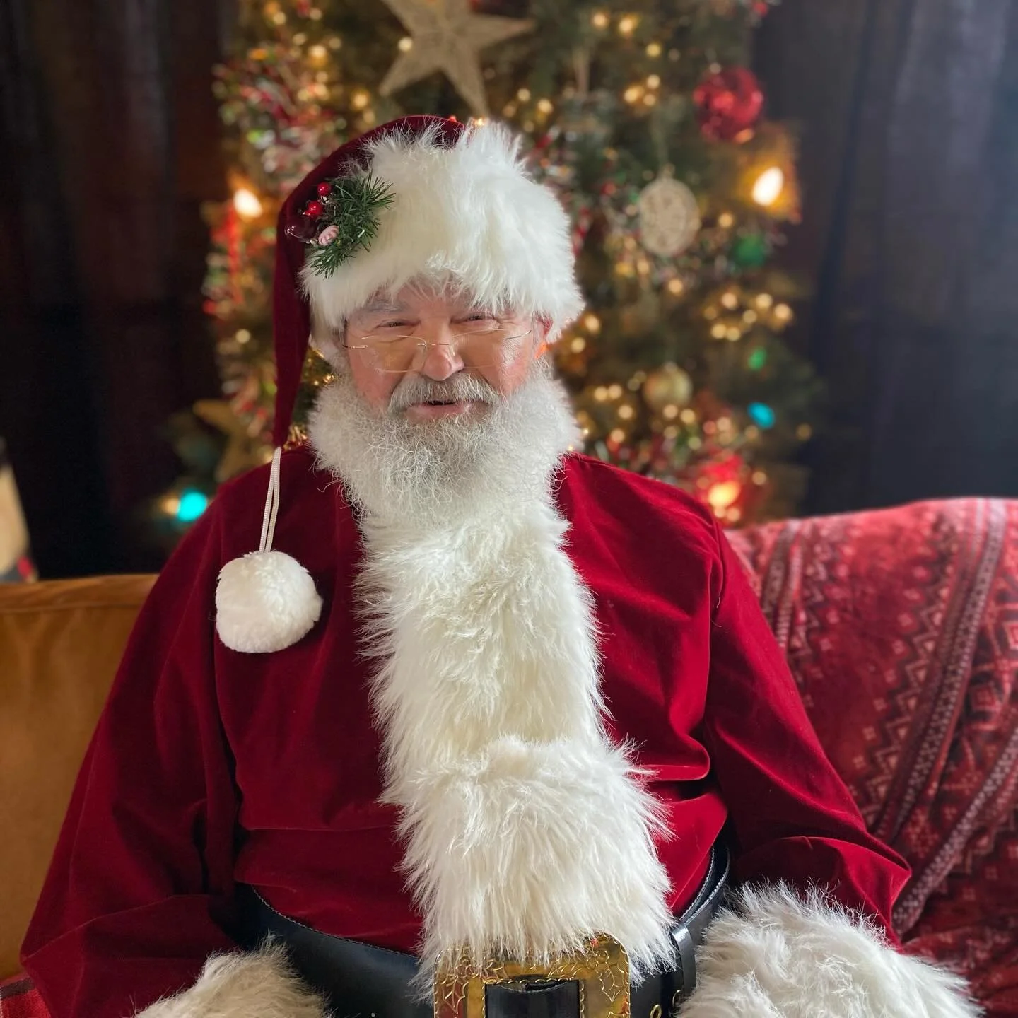 Celebrate all the Christmas fun with the family this weekend at R/Farm! 

🎅Santa is coming!! 11am - 2pm
🐑Petting Zoo 11am - 1pm
🎈Balloon Dude 1pm - 4pm
🎤Jennifer George playing live music 2pm - 4pm
☕️Cocoa bar all day!
🧀🥔Pasta and Spud bar by T