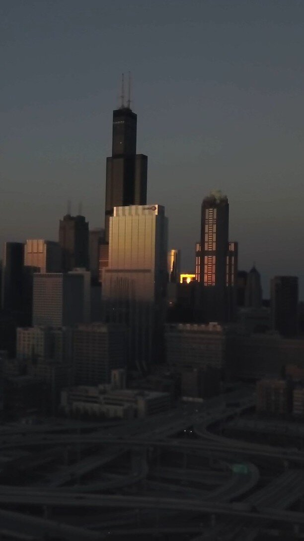 Sunset Chicago from #uic
.
.
.
#uicclassof2027 #uicclassof2026 #internationalstudents
