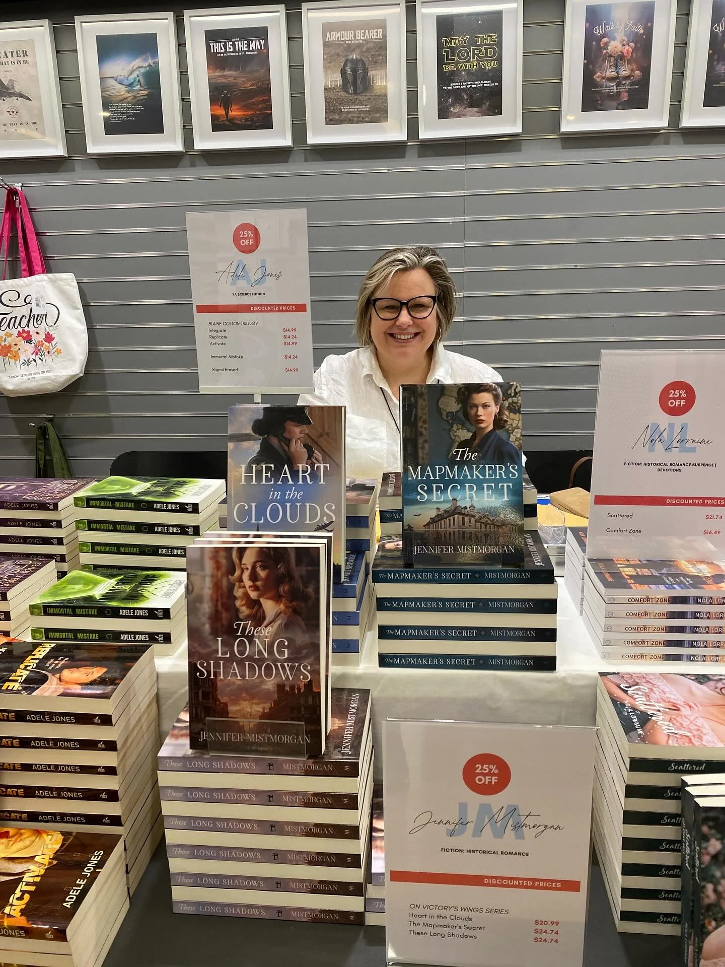 Come and hang with me at @koorongbooks in Toowoomba!
❤️ There’s tonnes of authors here including @jessicakatewriting @hannah_currie_author @nolalorraineauthor @lynne_stringer_author and heaps more! 
And the books are all 25% off!
#authorlife
