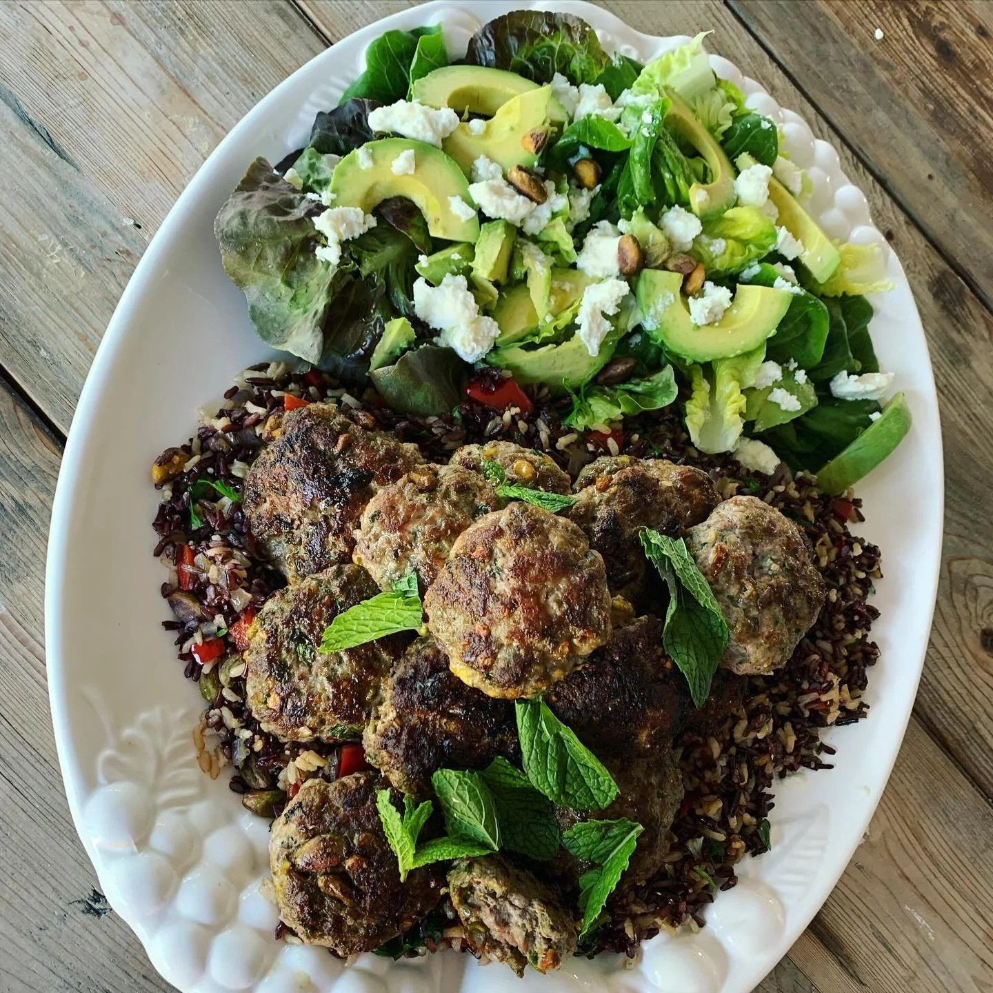 Dinner done pretty
 #homecookingisthebest #ottolenghirecipe #salad #easyhealthymeals #dinnerdoneright