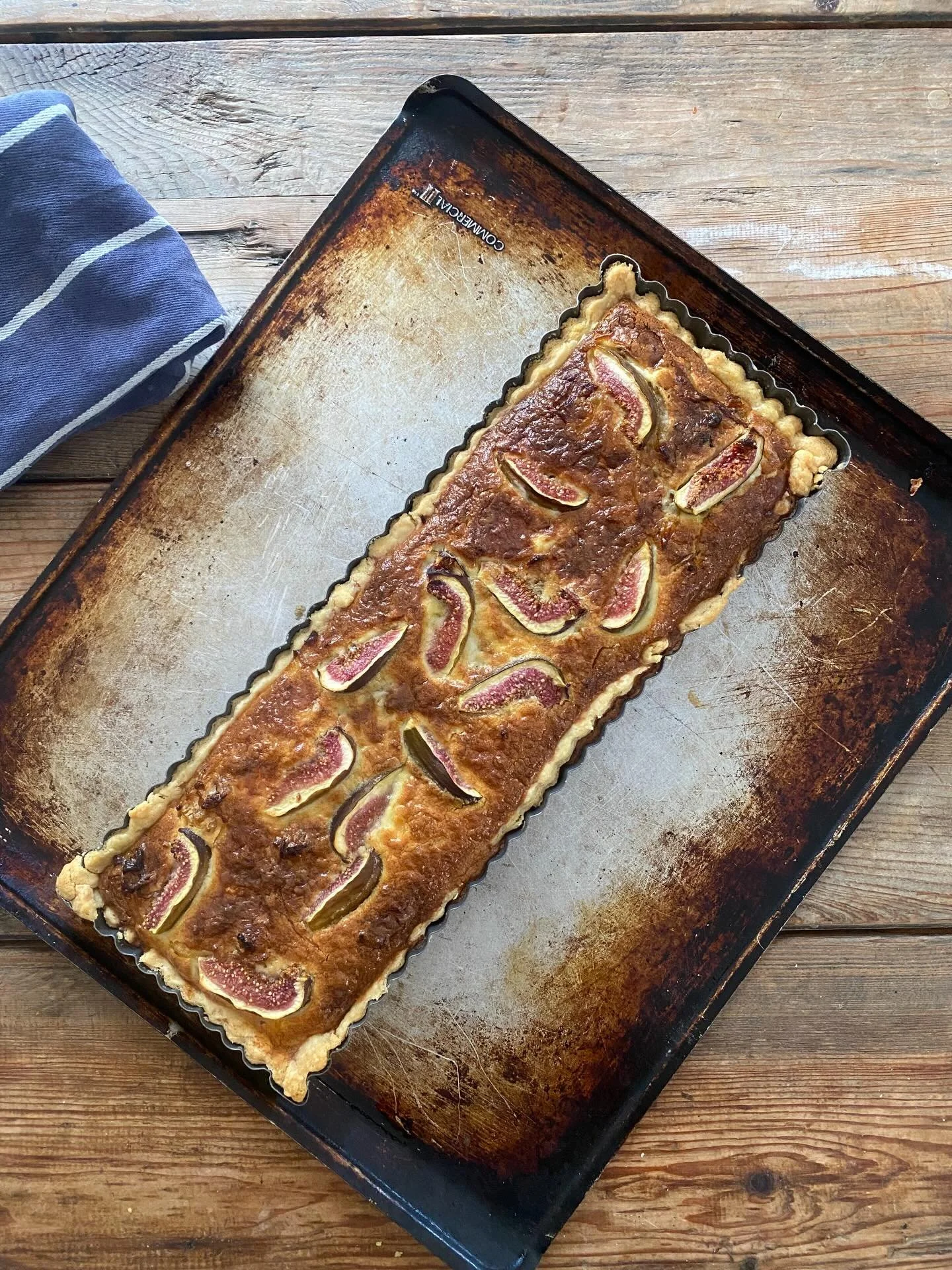 Caramelised onion, blue cheese and fig tart. From scratch. I don&rsquo;t often have time for cooking like this these days. So I&rsquo;m enjoying it today. 

#fromscratchcooking #longweekendvibes #easter