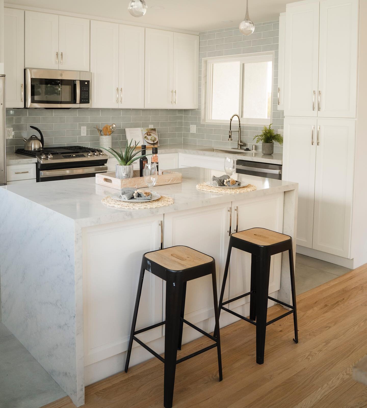 For Sale -&gt; The dreamiest kitchen you&rsquo;ve ever cooked in👩&zwj;🍳 Make yourself at home no matter how big or small, with Signature Staging you can see yourself here✨