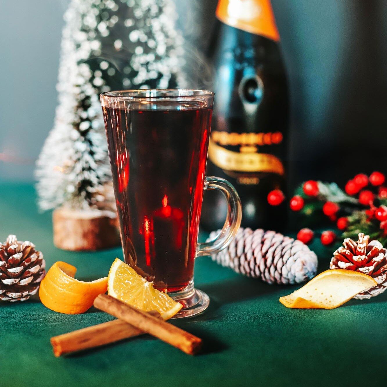 Nothing beats a nice warm glass of mulled wine at this time of year 🤗

 #holidaysarecoming #feelingfestive #mulledwine