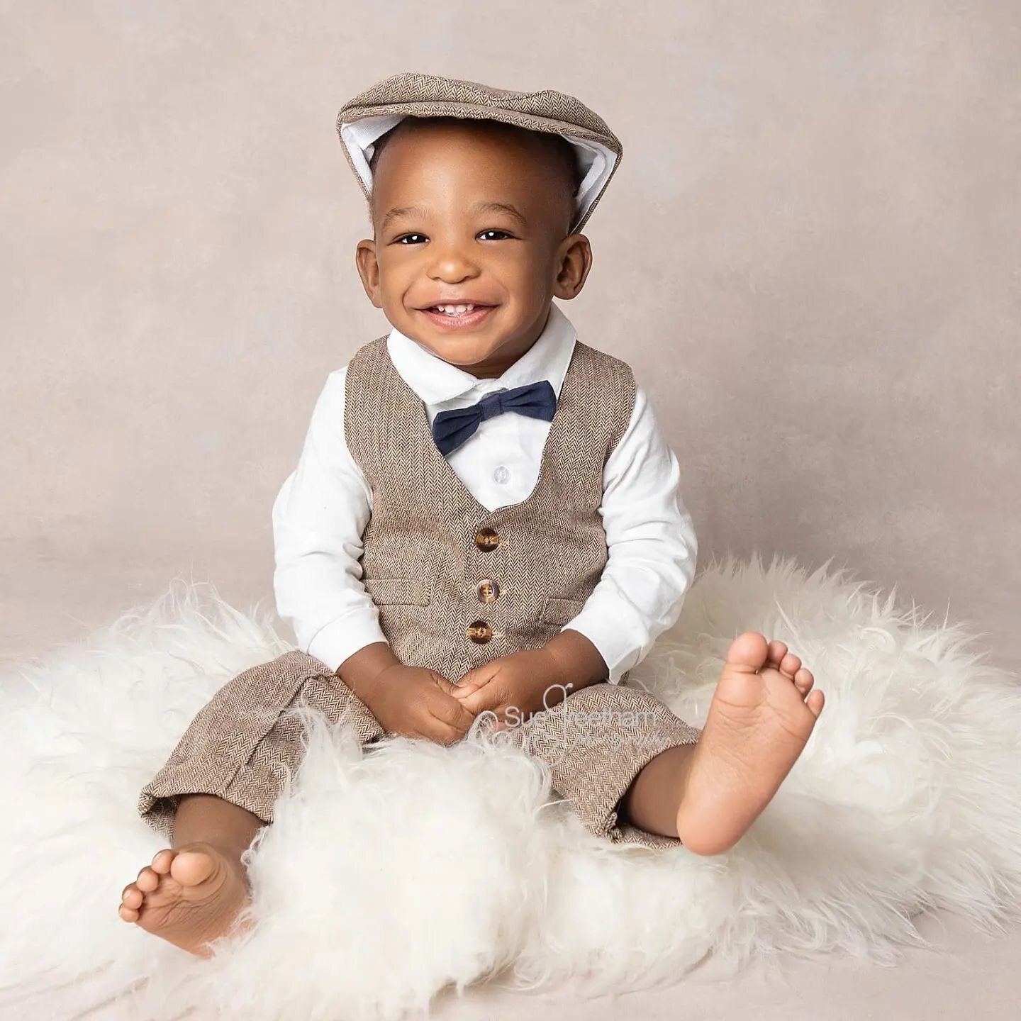 Love this little guy in his cute outfit. What do you think? 

#sundaybest #alldressedup #suitedup #myboy #myson #daddysboy #daddysmini #toddler #toddlerlife #toddlerfashion #toddlershoot #sittingbaby #icansit #milestone #milestonephotography #milesto