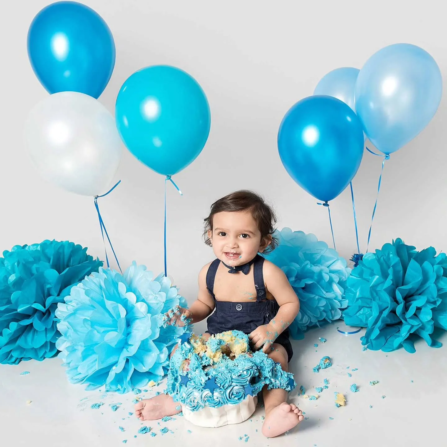 Signs of a great first birthday/cake smash! 

#firstbirthday #turningone #oneyearsold #cakesmash #cakesmashfun #birthdayboy🎉 #milestonemoments #milestoneshoot #professionalfamilyphotographer #professionalnewbornphotographer #professionalbabyphotogra