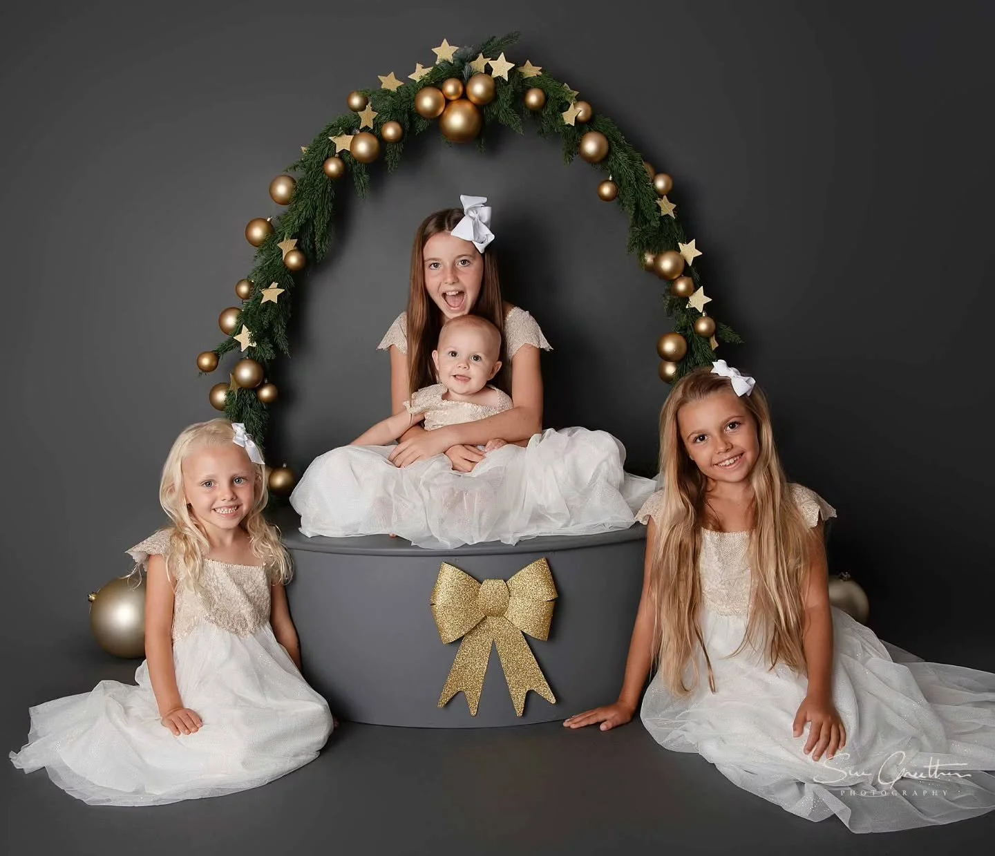 Christmas memories 

#christmashoot #christmasmagic #christmastime #christmas #christmasmemories #siblings #siblingshoot #siblinglove #familylove #familyforlife #familymemories #magicmoments #memoriesforlife #professionalimage #professionalfamilyphot