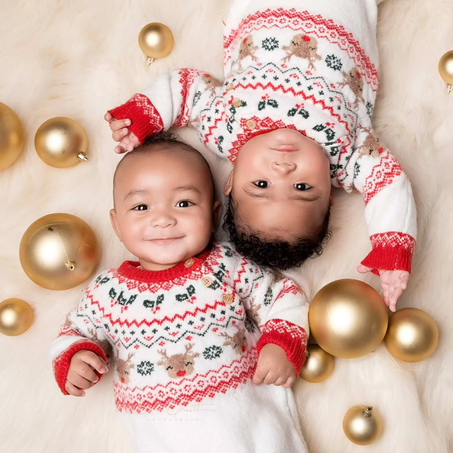 These two look so festive for their first Christmas shoot.

#christmashoot #christmasmemories #christmasmagic #professionalfamilyphotographer #suegreethamphotography