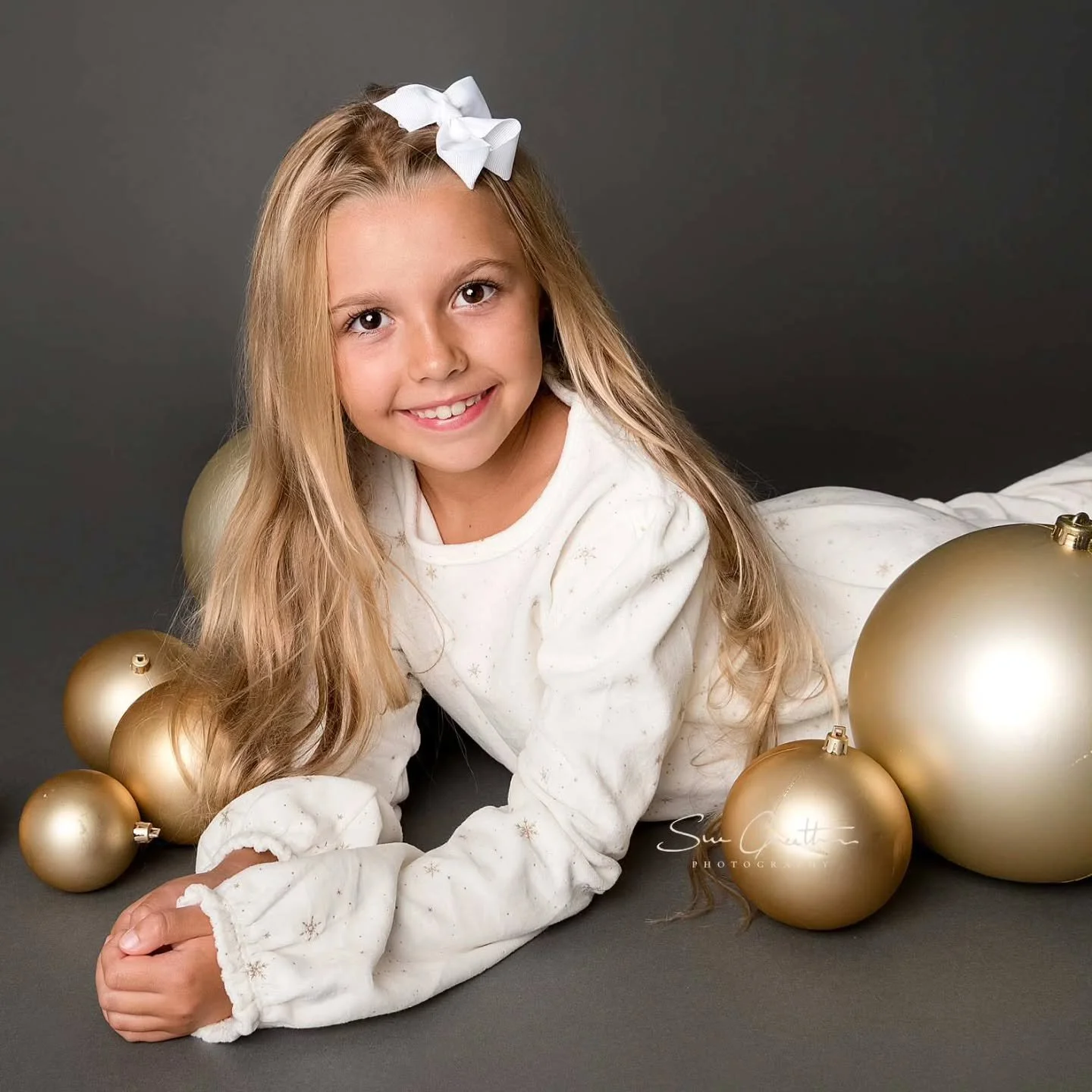 Capturing the magic of families 

#christmashoot #christmasmemories #familymemories #suegreethamphotography #howwillyouremember