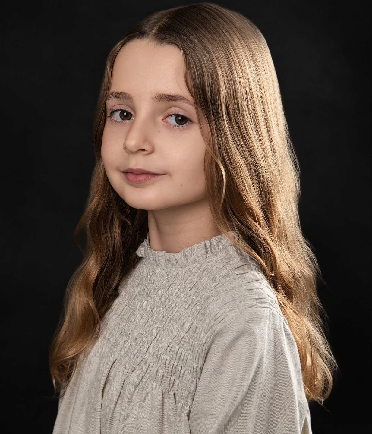 A moment in time - beautiful daughter 🩷

#daughter #portrait #professionalfamilyphotographer #suegreethamphotography #howwillyouremember