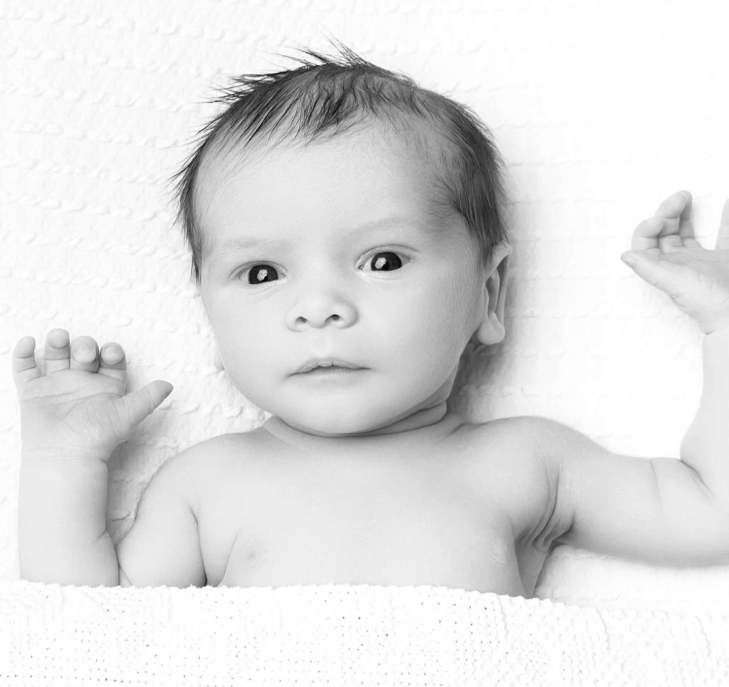 My small business isn't just about capturing your little one's precious moments. It's also documenting the story of your family as it grows and thrives, the new additions and the joy.

#professionalfamilyphotographer #professionalportraits #familymem