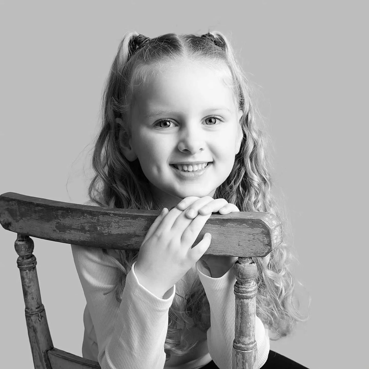 My small business isn't just about capturing your little one's precious moments. It's also documenting the story of your family as it grows and thrives. The magic of a new arrival, the milestones and joy of watching your baby  grow and change.

#prof