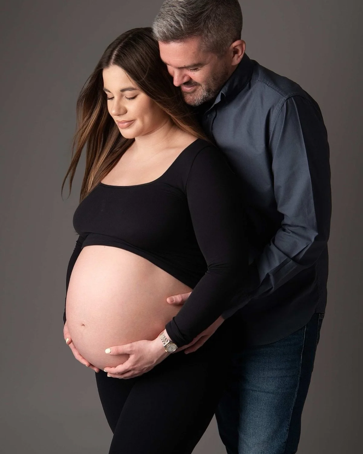 A little glimpse into one of life&rsquo;s most beautiful seasons. 
Soft light, genuine connection, and memories they&rsquo;ll treasure forever.  I have been loving my maternity shoots - to book contact me as soon after your 20 scan as possible. 

#Lo
