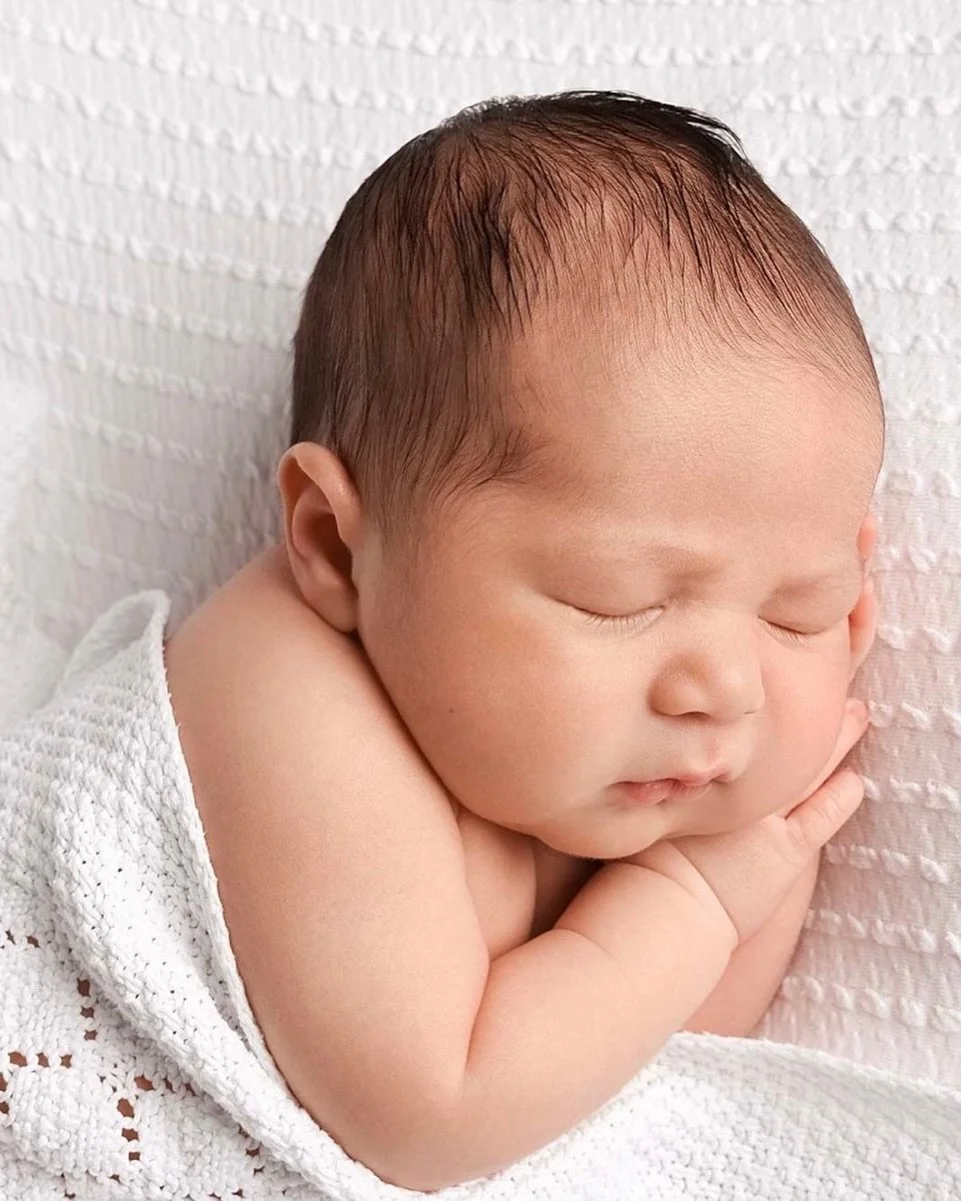 Sleeping soundly snug and warm.
#timless_classic 
#Boutique_studio_chislehust
