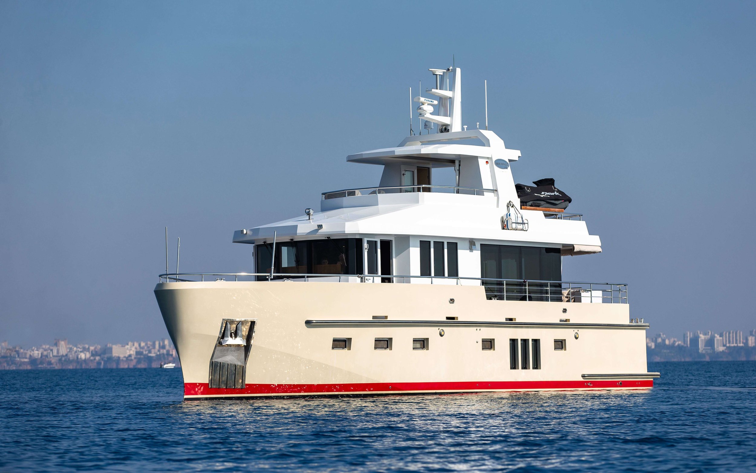 Buying used Explorer yachts: Quick enjoyment and important steps in the buying process