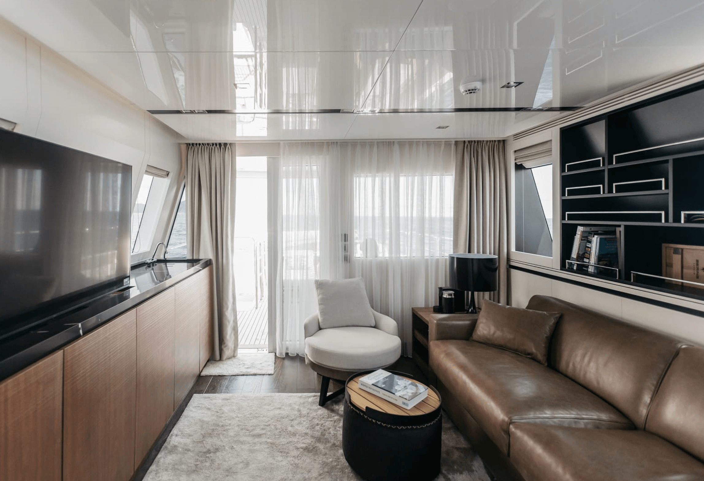 Bering 76 Explorer Yacht 3.png